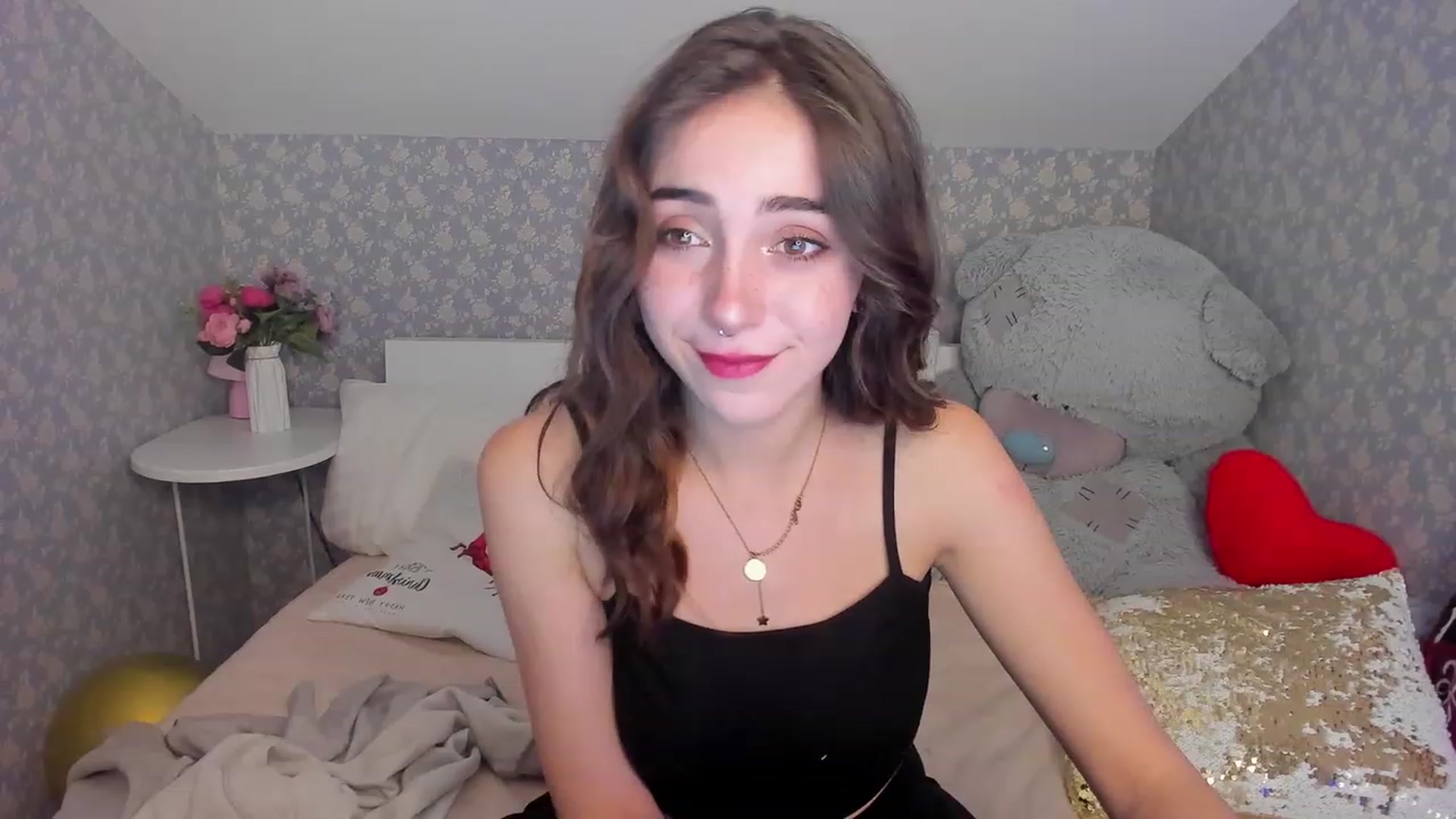 Gallery image thumbnail from ElsaYoung's myfreecams stream on, 12/11/2022, 20:36 image 16 of 20
