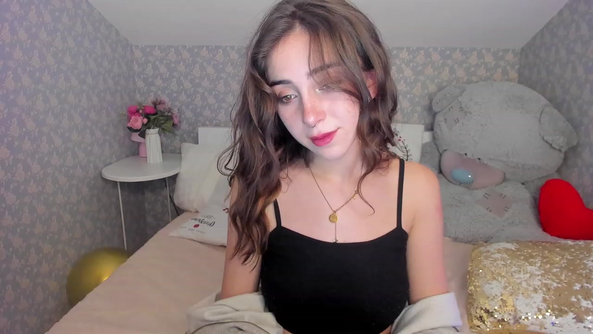Gallery image thumbnail from ElsaYoung's myfreecams stream on, 12/11/2022, 21:43 image 8 of 20