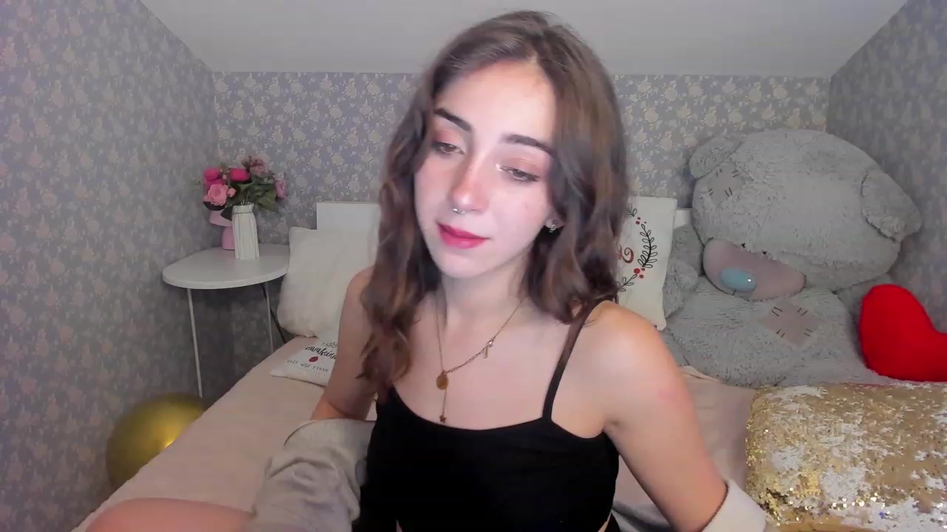 Gallery image thumbnail from ElsaYoung's myfreecams stream on, 12/11/2022, 21:43 image 14 of 20