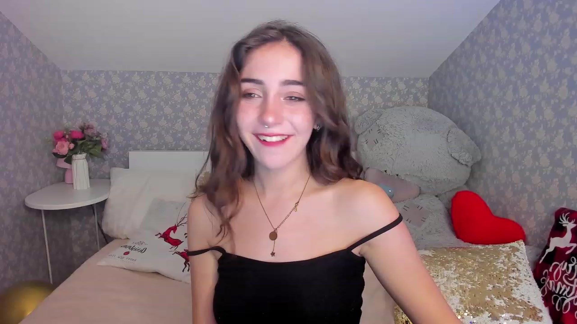 Gallery image thumbnail from ElsaYoung's myfreecams stream on, 12/11/2022, 21:43 image 3 of 20