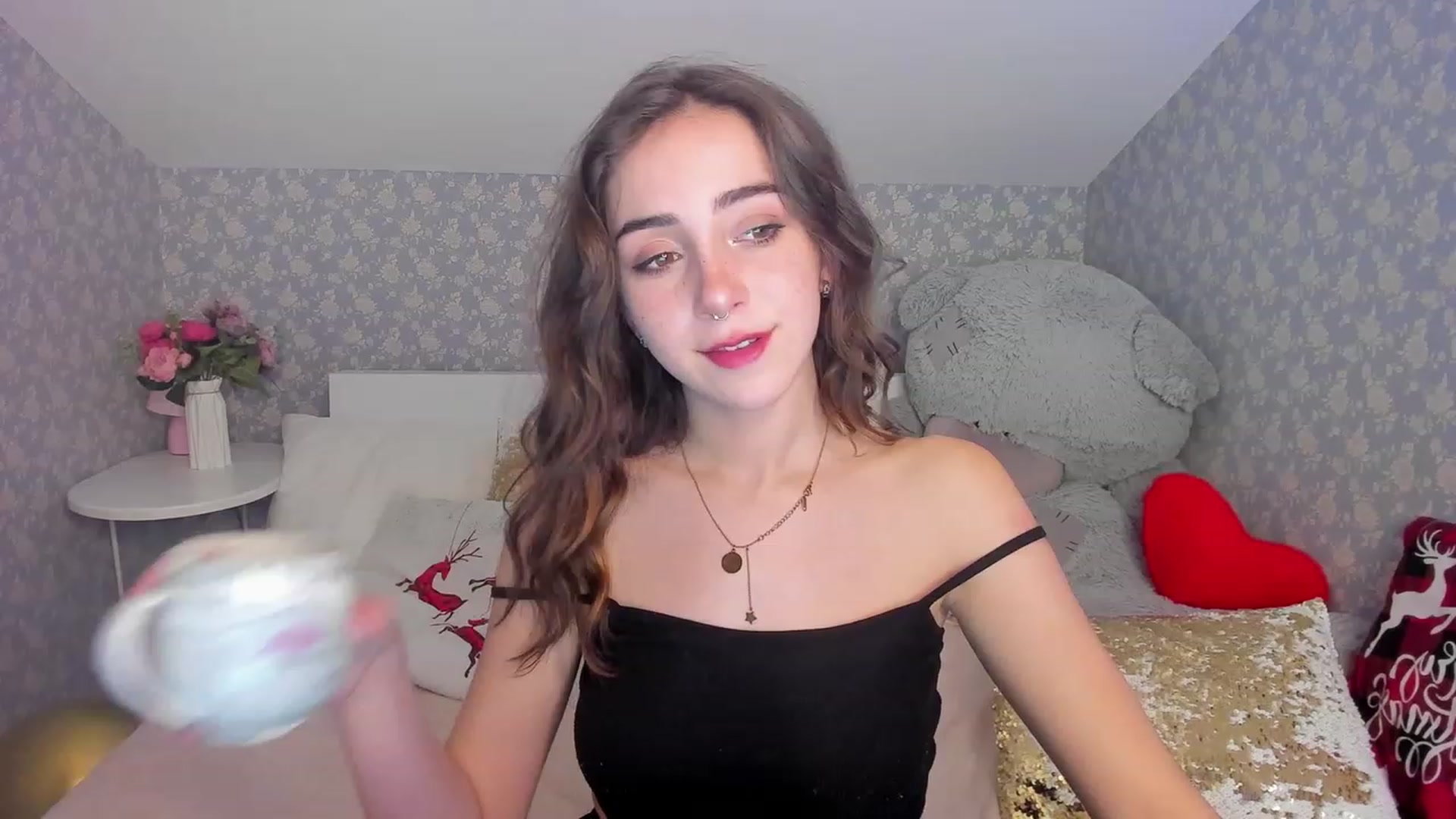 Gallery image thumbnail from ElsaYoung's myfreecams stream on, 12/11/2022, 21:43 image 1 of 20