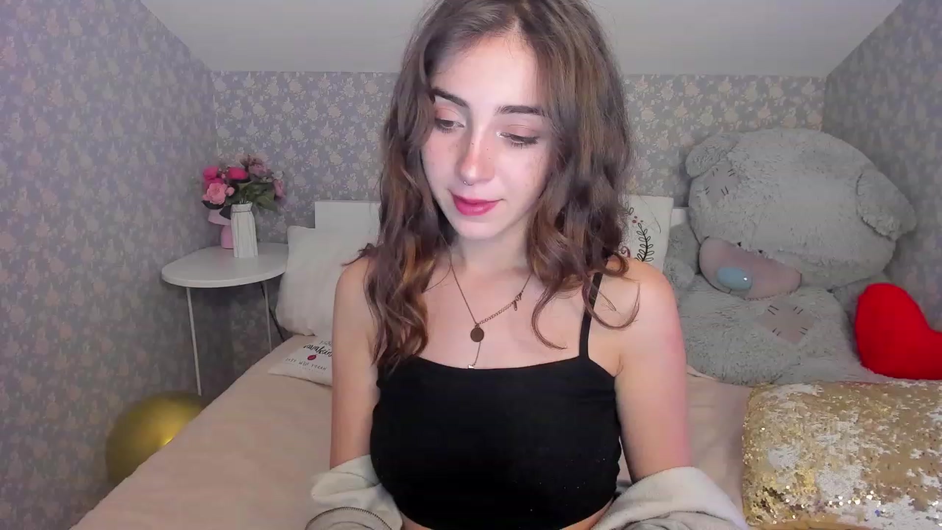 Gallery image thumbnail from ElsaYoung's myfreecams stream on, 12/11/2022, 21:43 image 10 of 20
