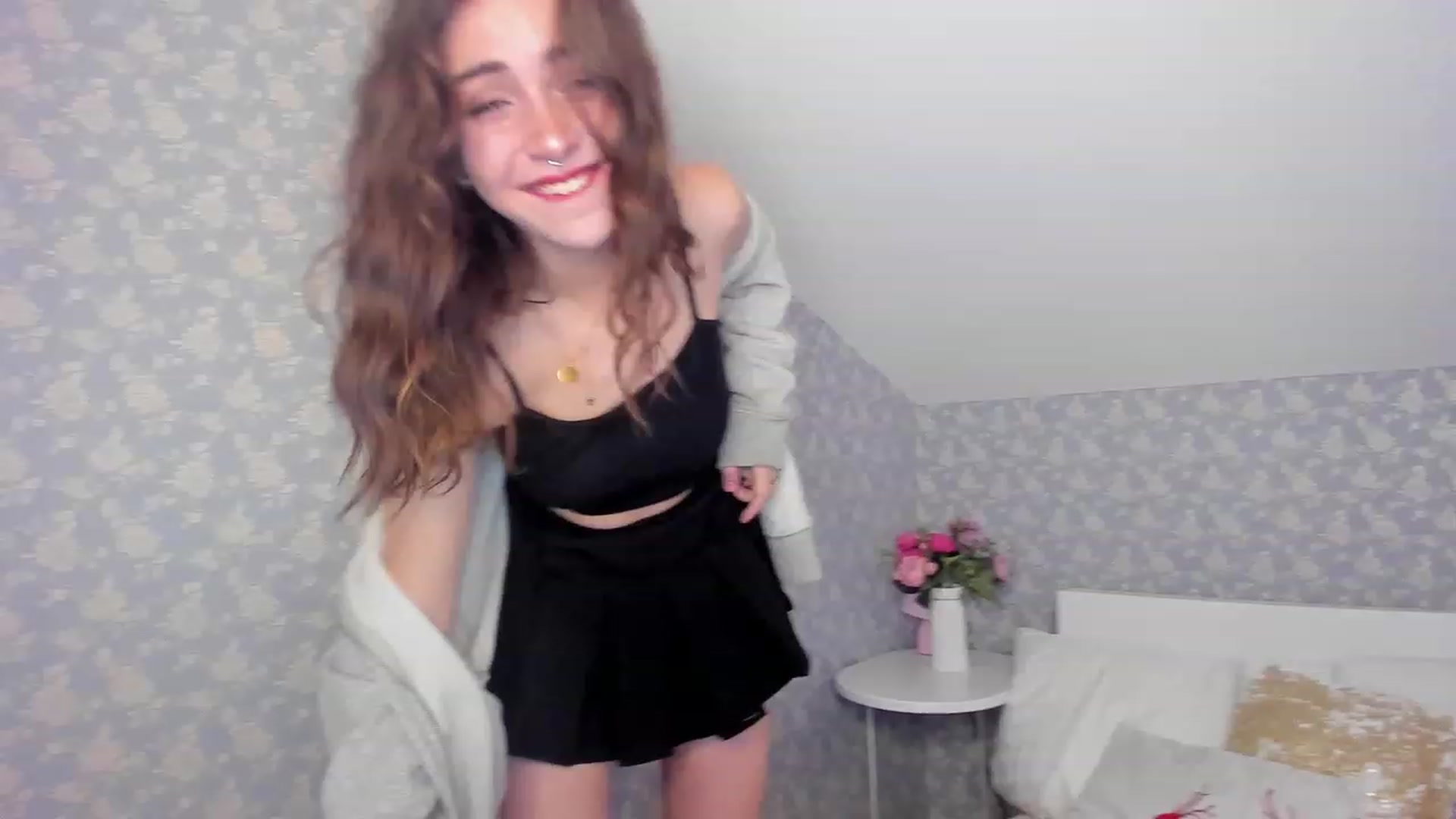 Gallery image thumbnail from ElsaYoung's myfreecams stream on, 12/11/2022, 21:43 image 16 of 20