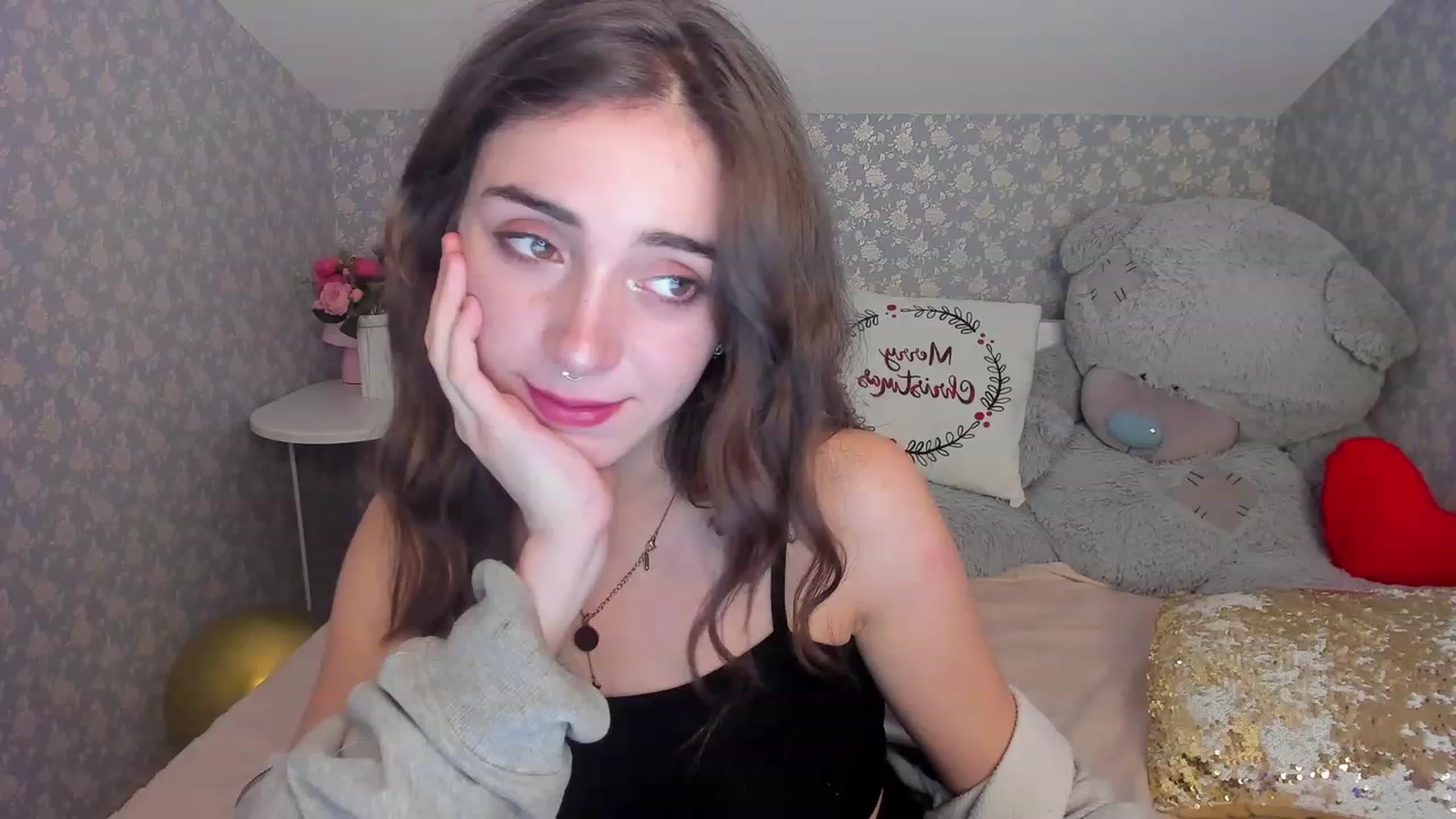 Gallery image thumbnail from ElsaYoung's myfreecams stream on, 12/11/2022, 21:43 image 15 of 20