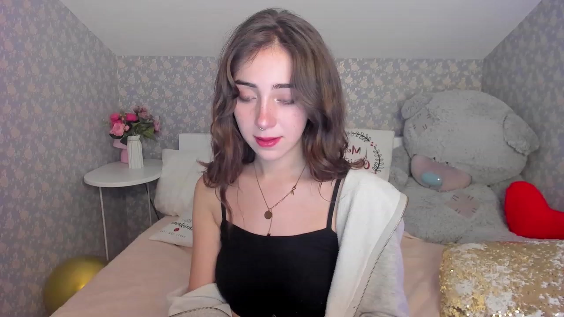 Gallery image thumbnail from ElsaYoung's myfreecams stream on, 12/11/2022, 21:43 image 17 of 20