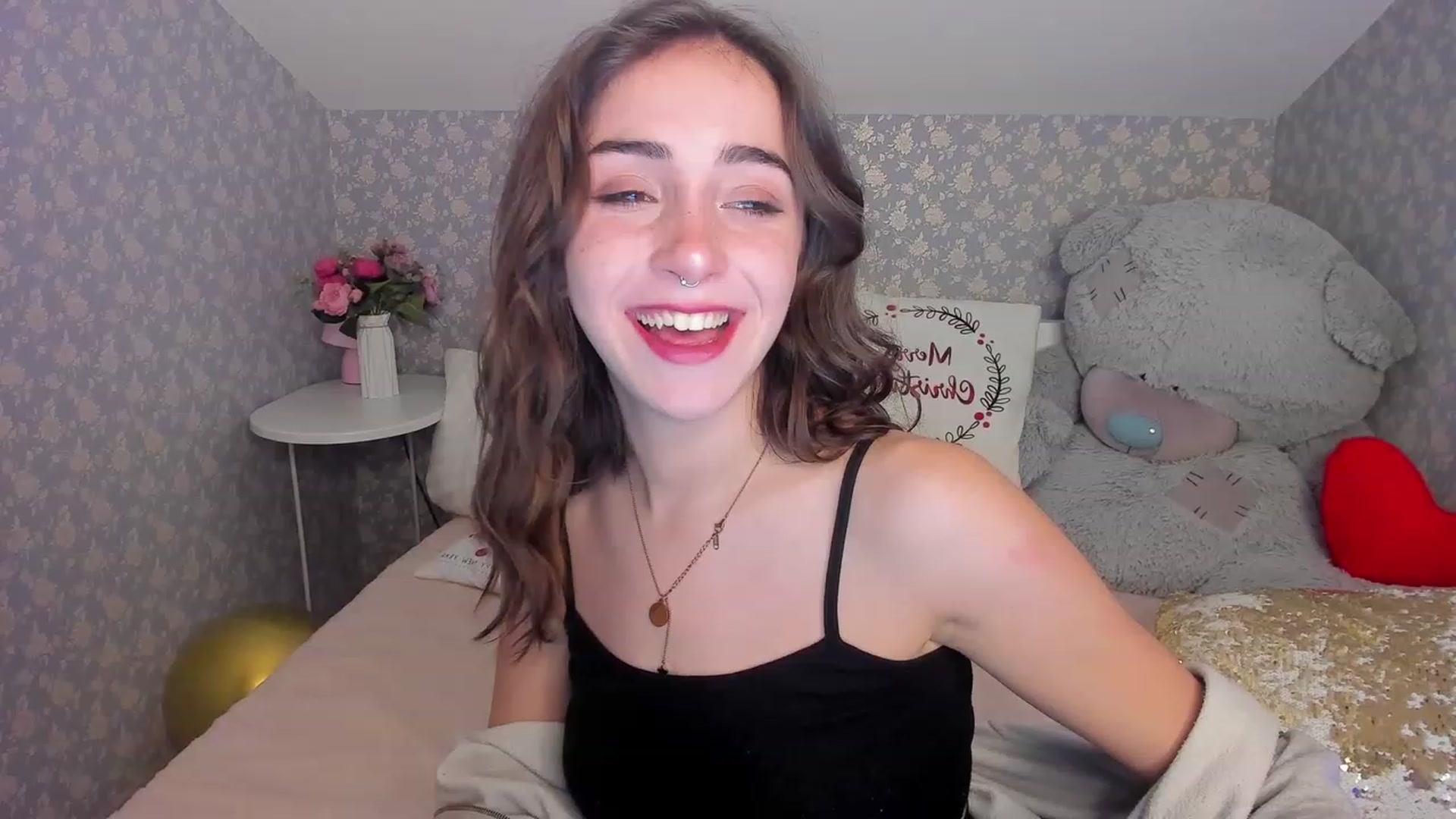 Gallery image thumbnail from ElsaYoung's myfreecams stream on, 12/11/2022, 21:43 image 13 of 20