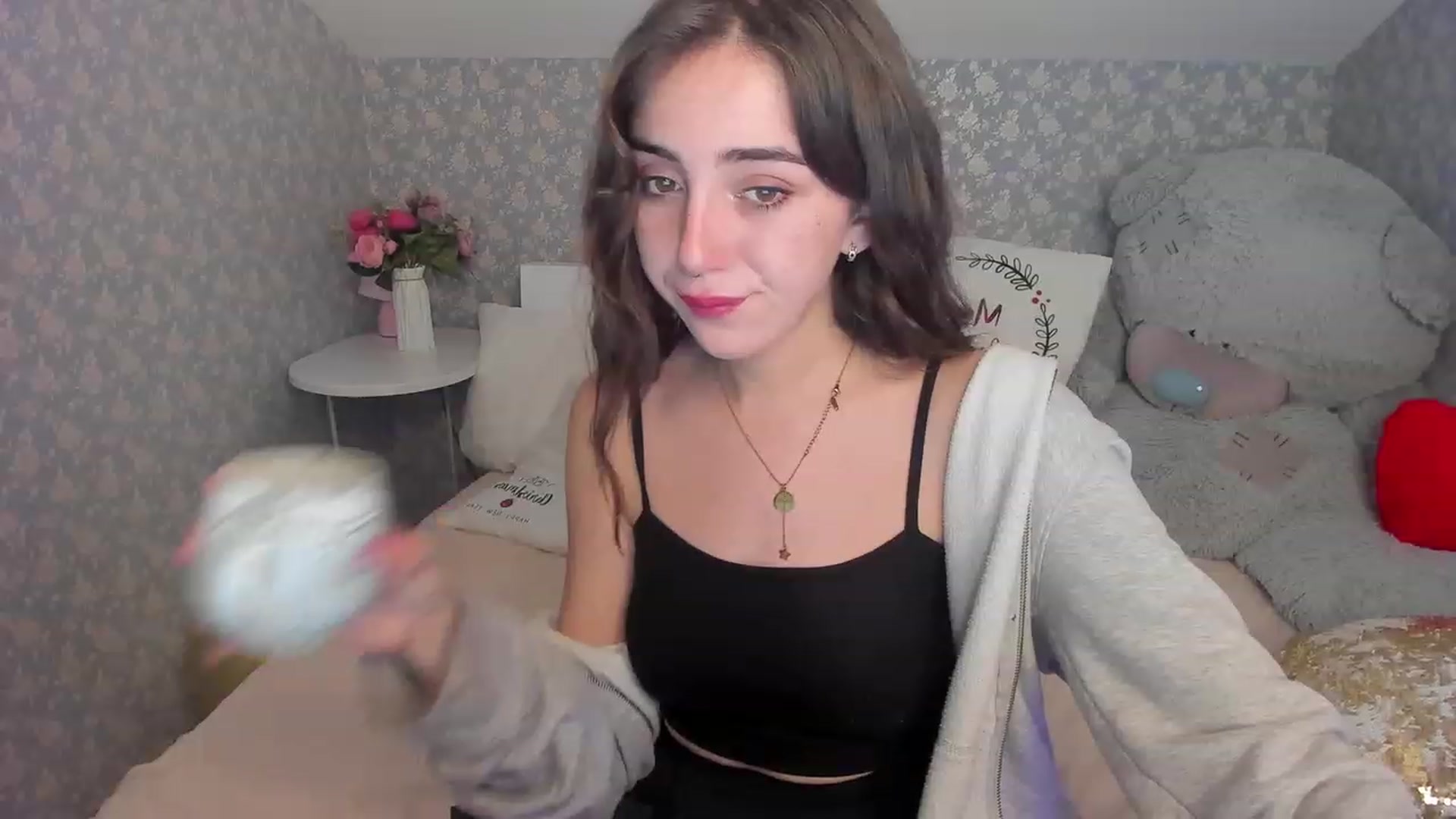Gallery image thumbnail from ElsaYoung's myfreecams stream on, 12/11/2022, 23:04 image 13 of 20