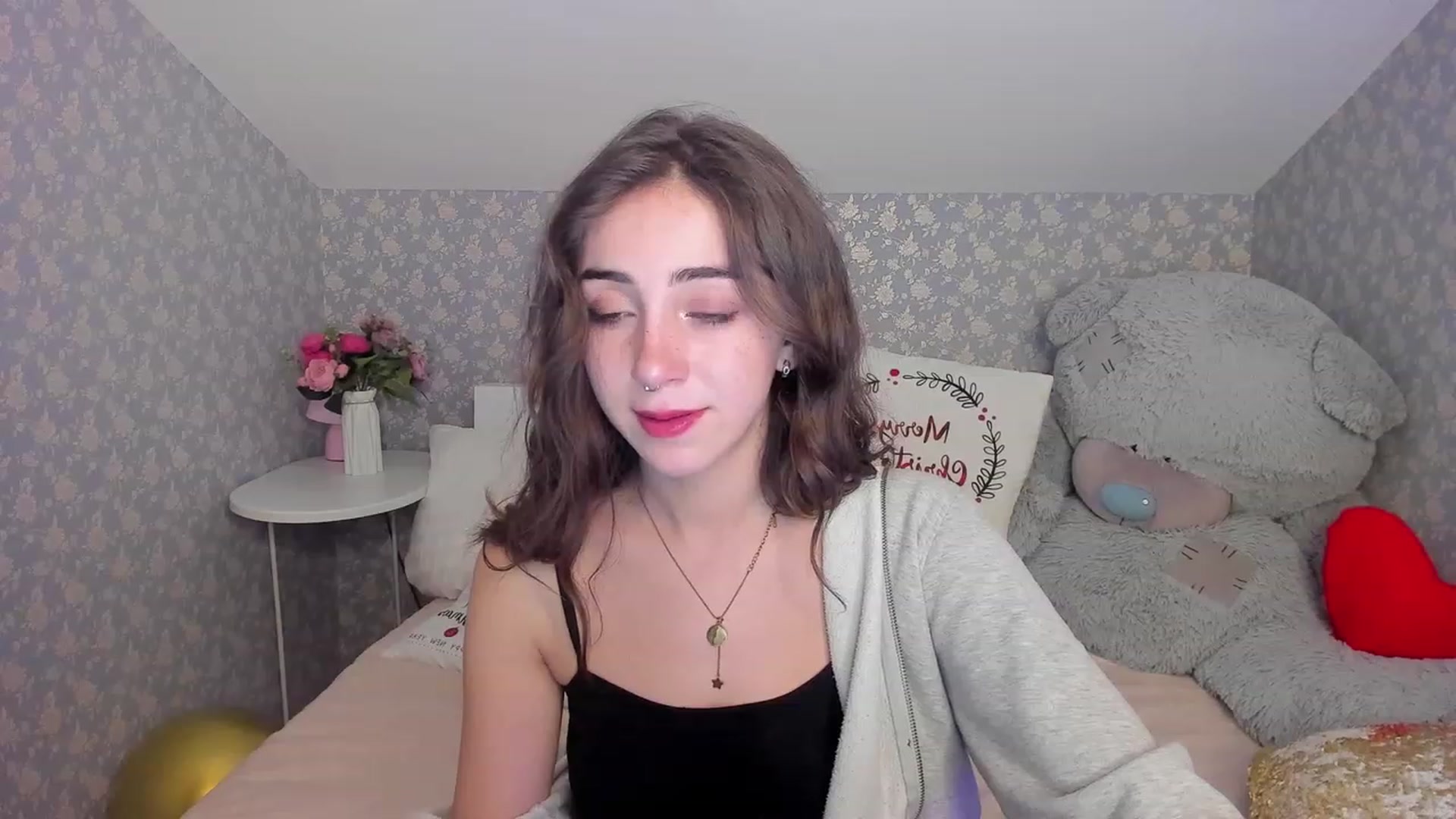 Gallery image thumbnail from ElsaYoung's myfreecams stream on, 12/11/2022, 23:04 image 3 of 20