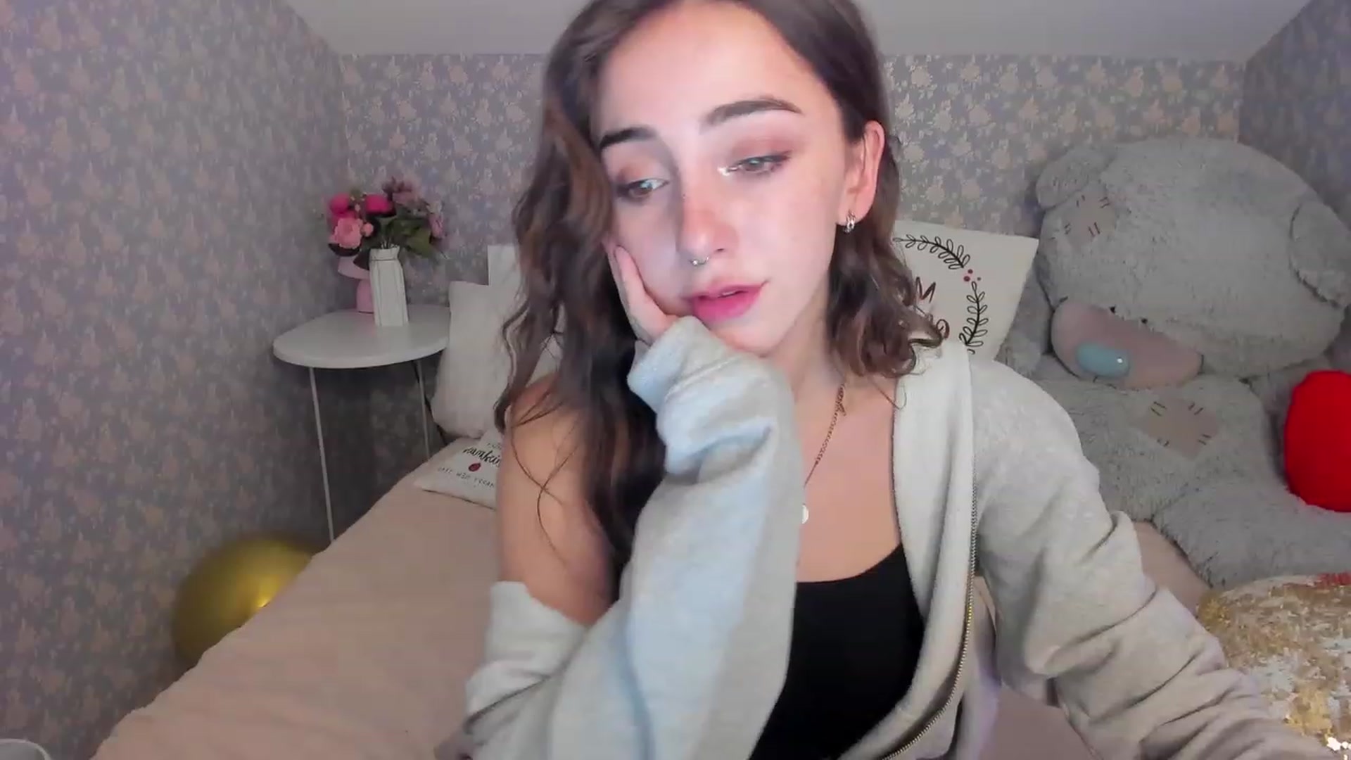 Gallery image thumbnail from ElsaYoung's myfreecams stream on, 12/11/2022, 23:04 image 9 of 20