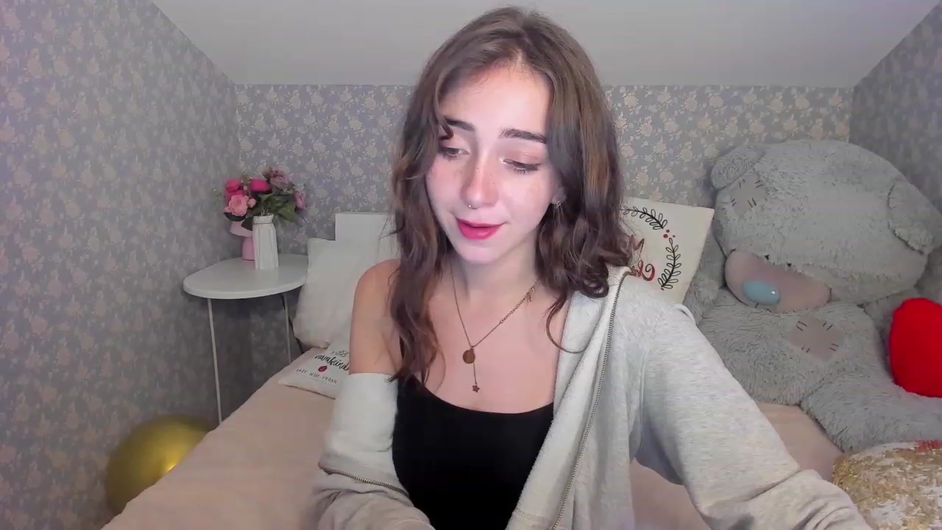 Gallery image thumbnail from ElsaYoung's myfreecams stream on, 12/11/2022, 23:04 image 8 of 20