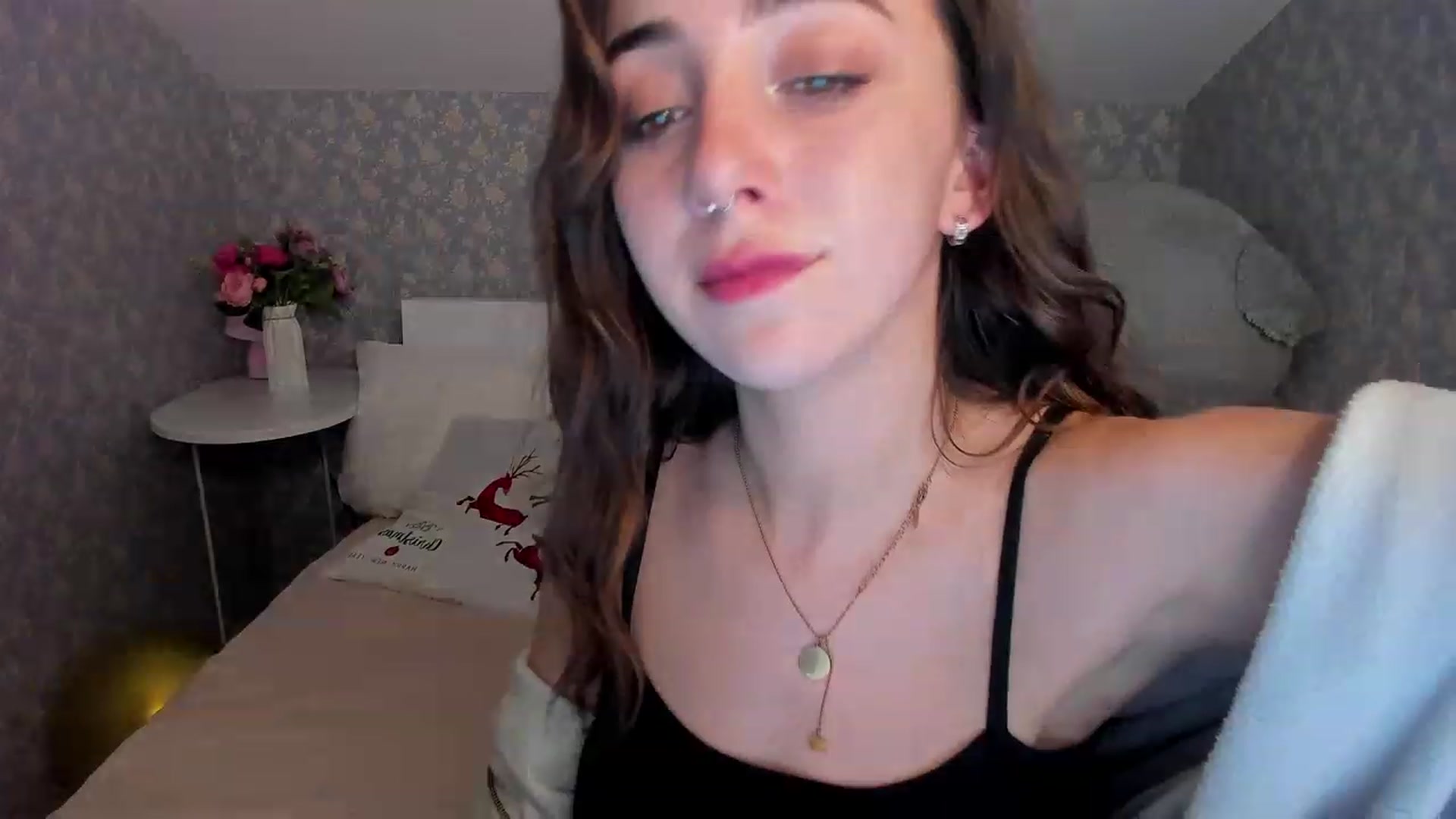 Gallery image thumbnail from ElsaYoung's myfreecams stream on, 12/11/2022, 23:04 image 16 of 20