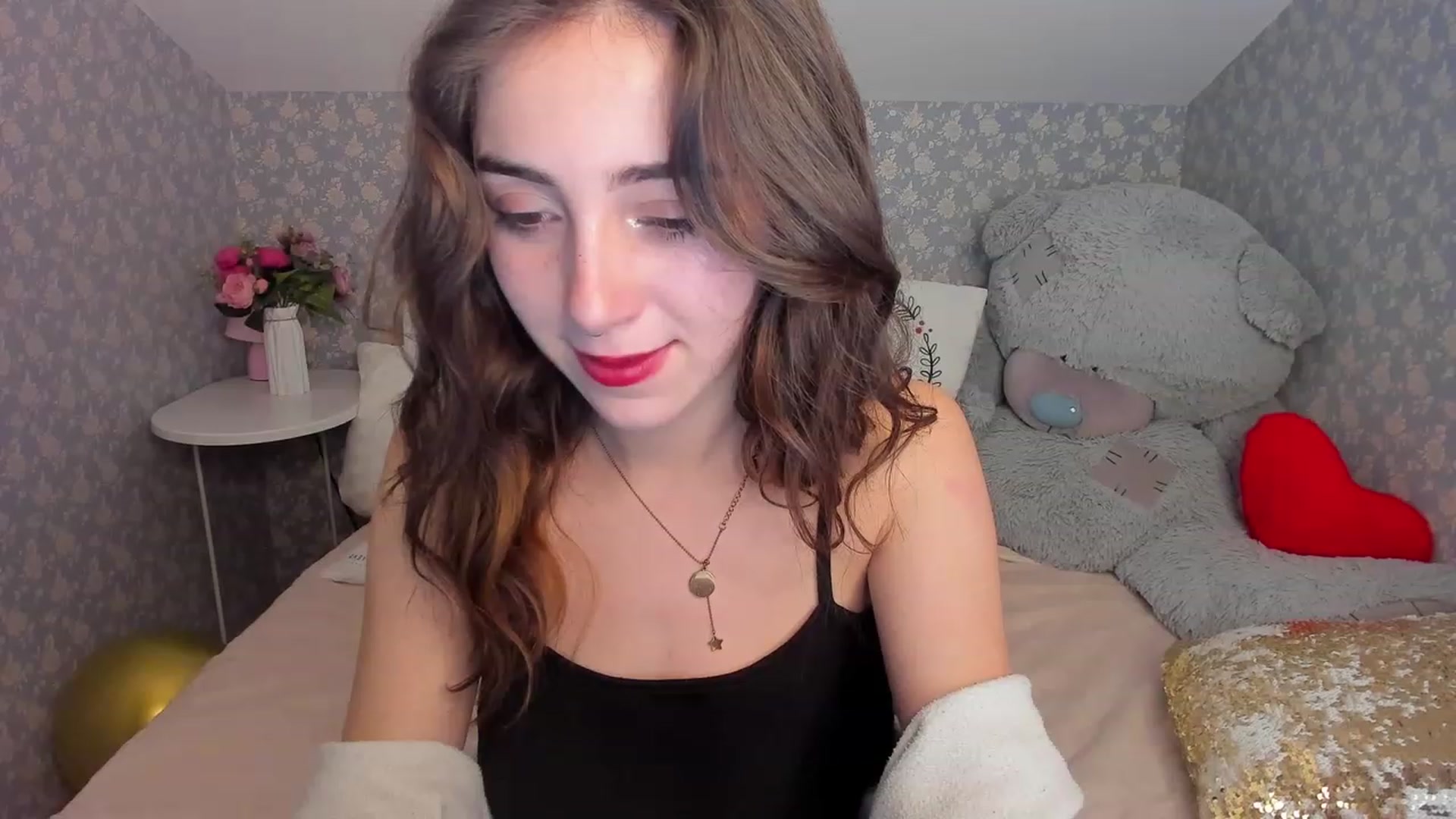 Gallery image thumbnail from ElsaYoung's myfreecams stream on, 12/11/2022, 23:04 image 18 of 20