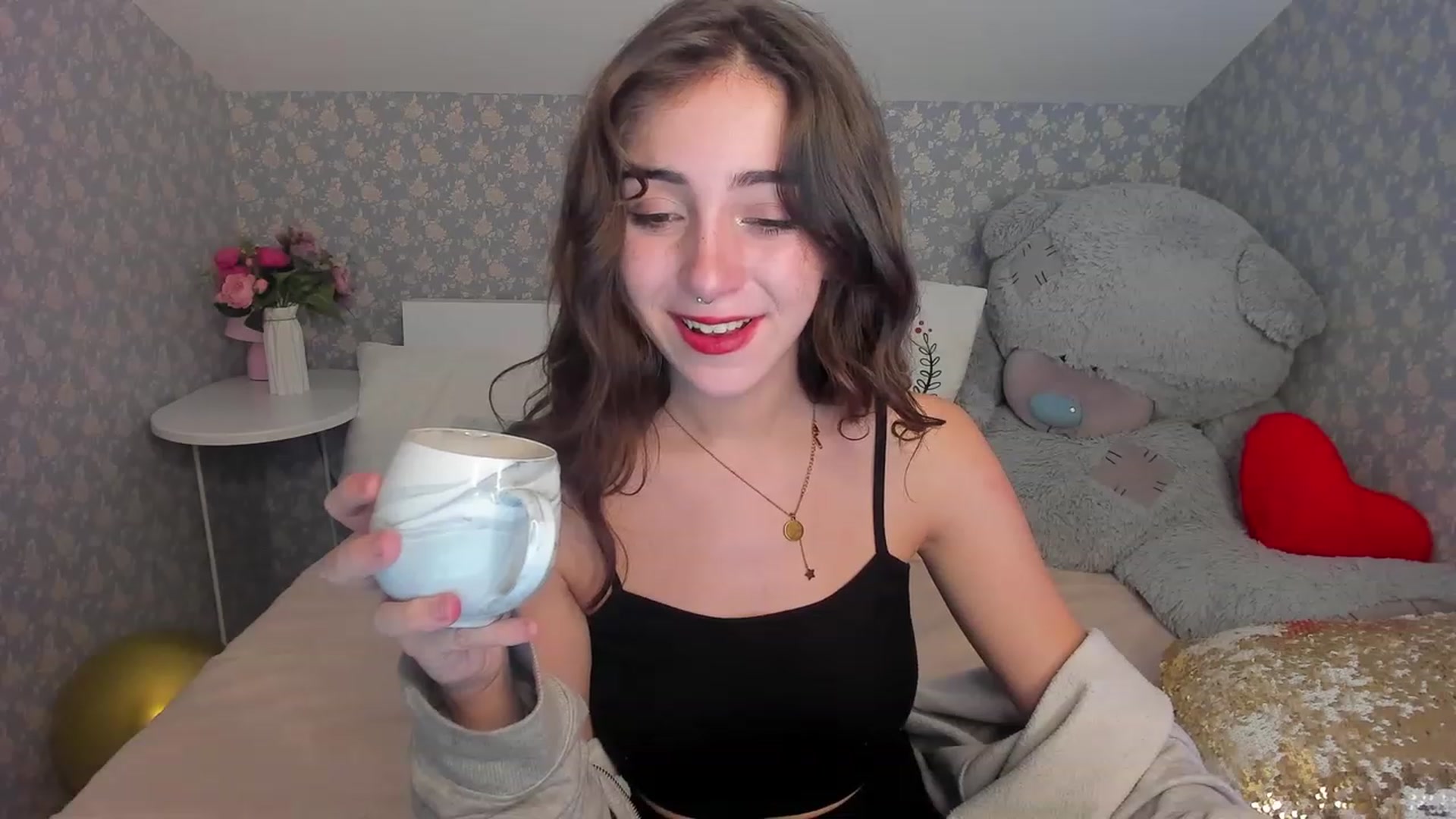 Gallery image thumbnail from ElsaYoung's myfreecams stream on, 12/11/2022, 23:04 image 17 of 20