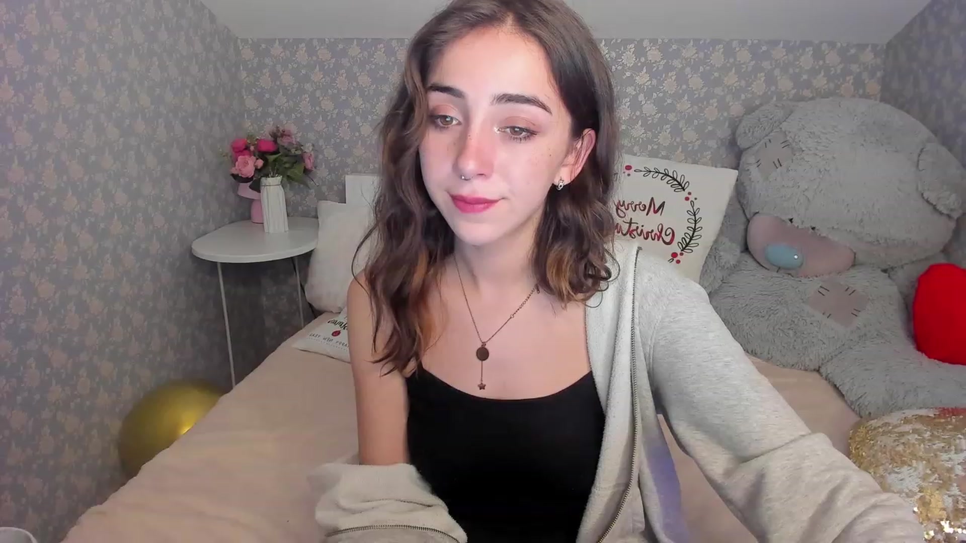 Gallery image thumbnail from ElsaYoung's myfreecams stream on, 12/11/2022, 23:04 image 10 of 20
