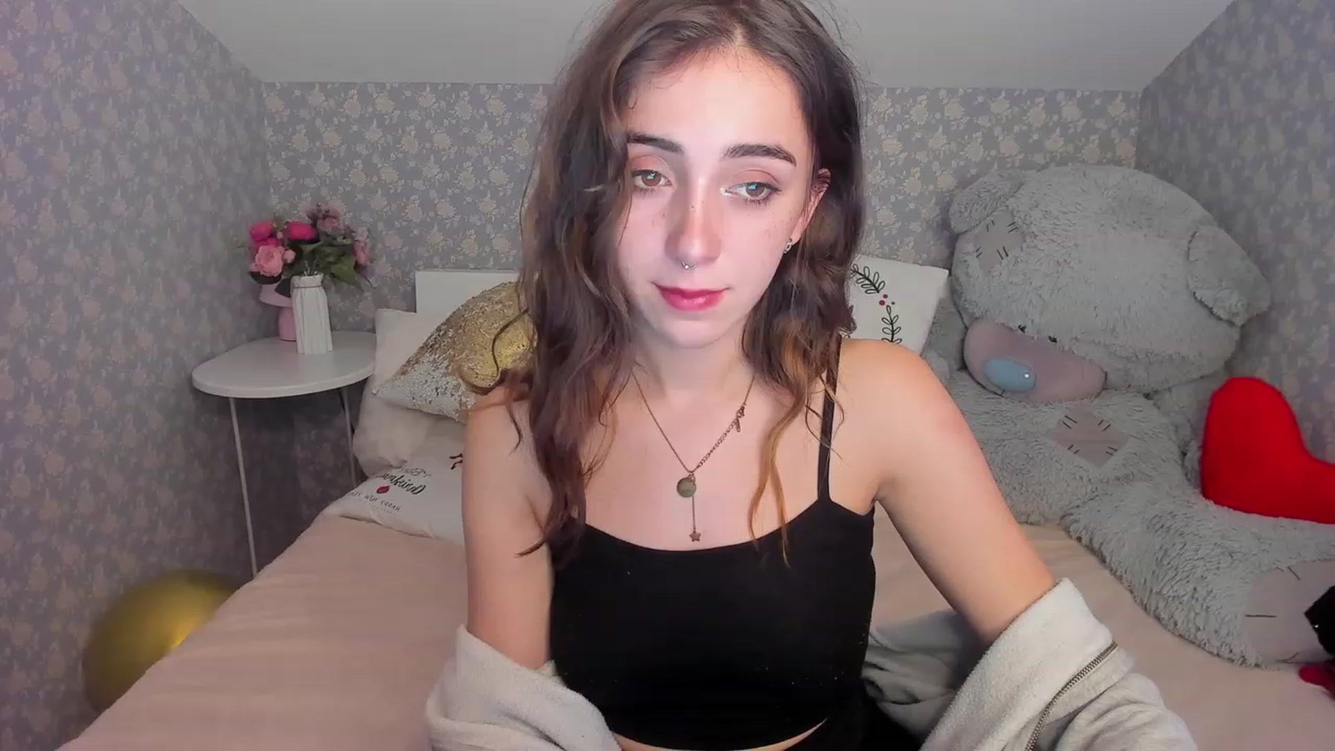 Gallery image thumbnail from ElsaYoung's myfreecams stream on, 12/12/2022, 24:27 image 5 of 20