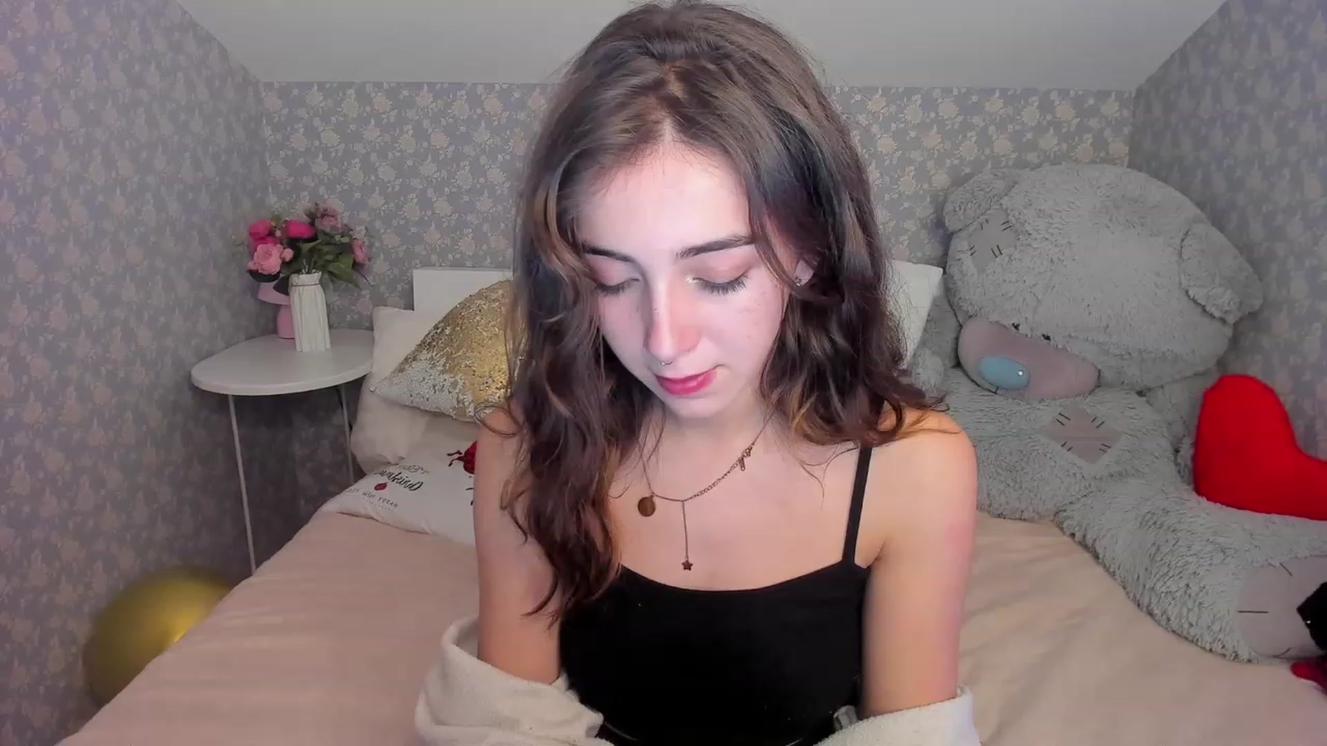 Gallery image thumbnail from ElsaYoung's myfreecams stream on, 12/12/2022, 24:27 image 6 of 20