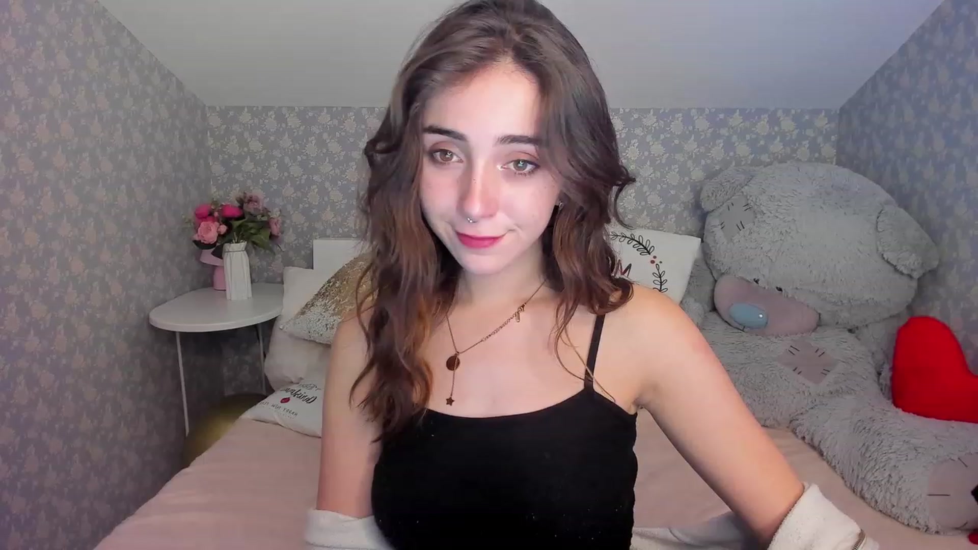 Gallery image thumbnail from ElsaYoung's myfreecams stream on, 12/12/2022, 24:27 image 10 of 20