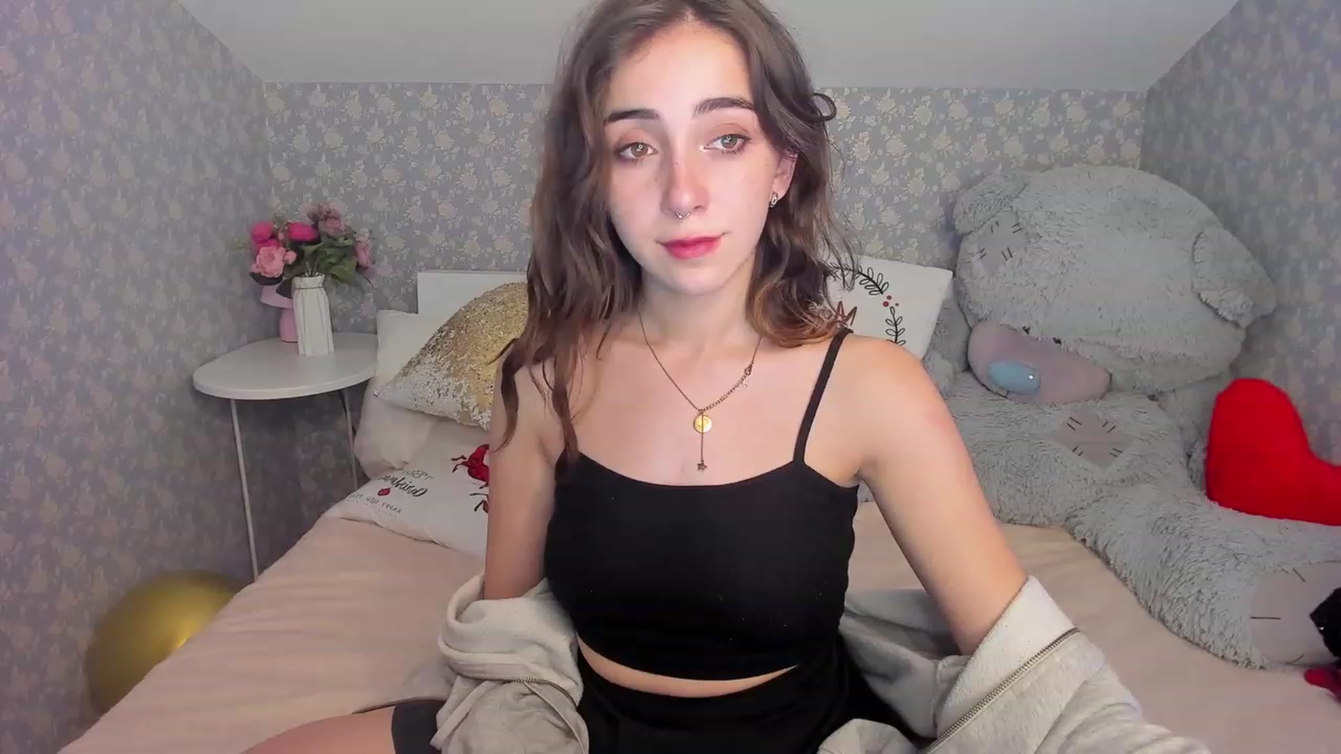 Gallery image thumbnail from ElsaYoung's myfreecams stream on, 12/12/2022, 24:27 image 2 of 20