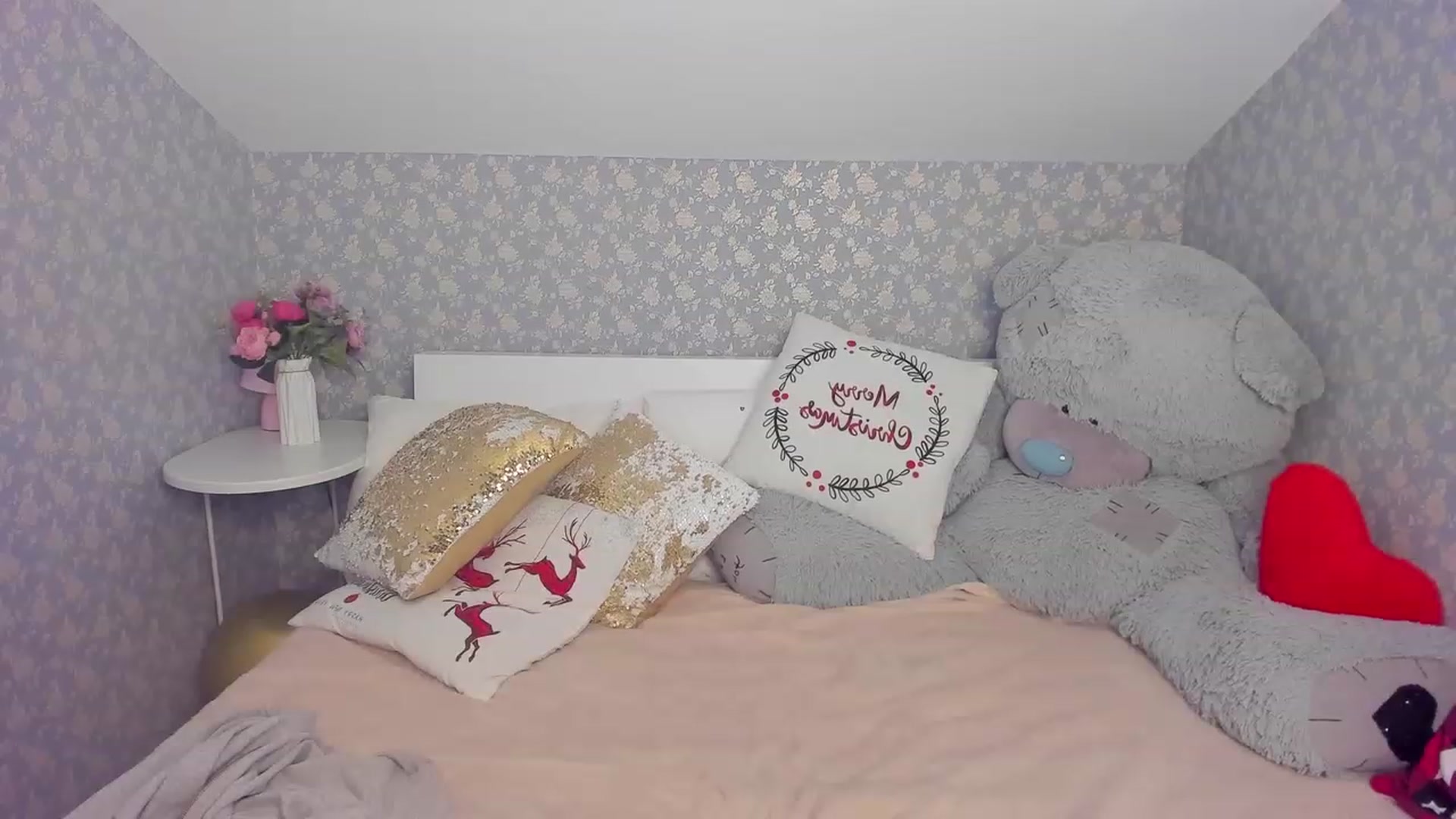Gallery image thumbnail from ElsaYoung's myfreecams stream on, 12/12/2022, 03:17 image 6 of 20