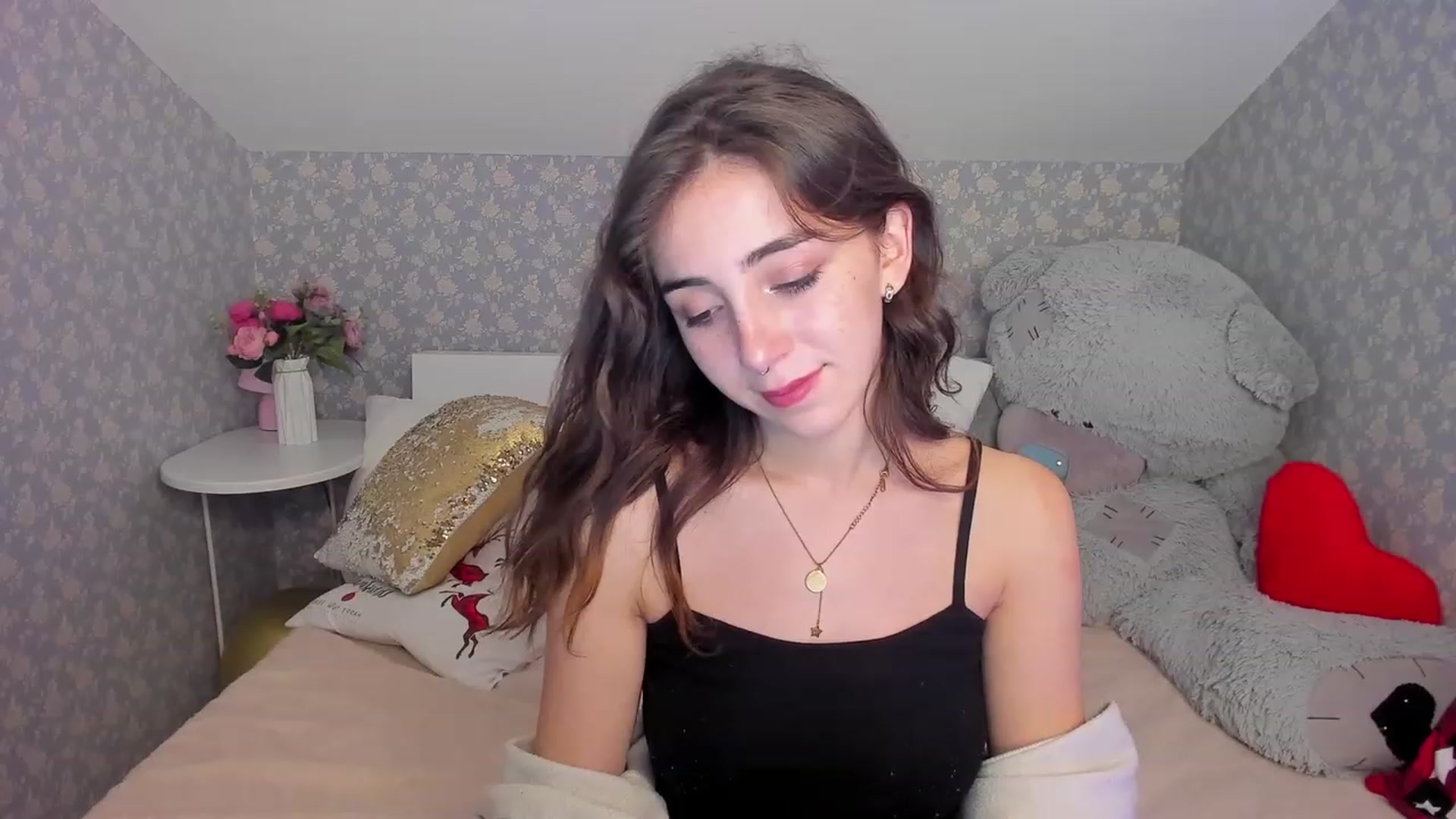 Gallery image thumbnail from ElsaYoung's myfreecams stream on, 12/12/2022, 03:17 image 3 of 20
