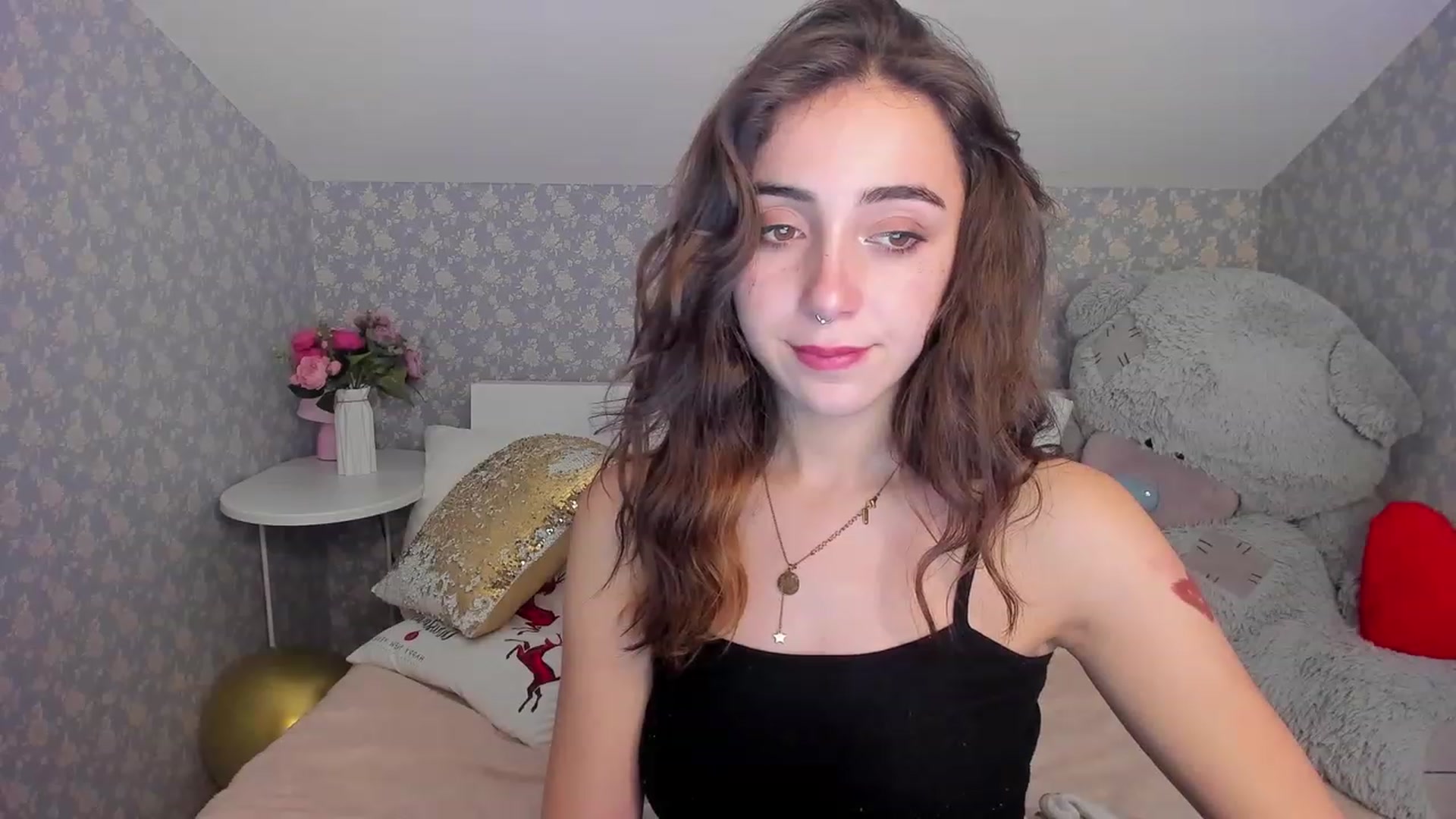 Gallery image thumbnail from ElsaYoung's myfreecams stream on, 12/12/2022, 03:17 image 15 of 20