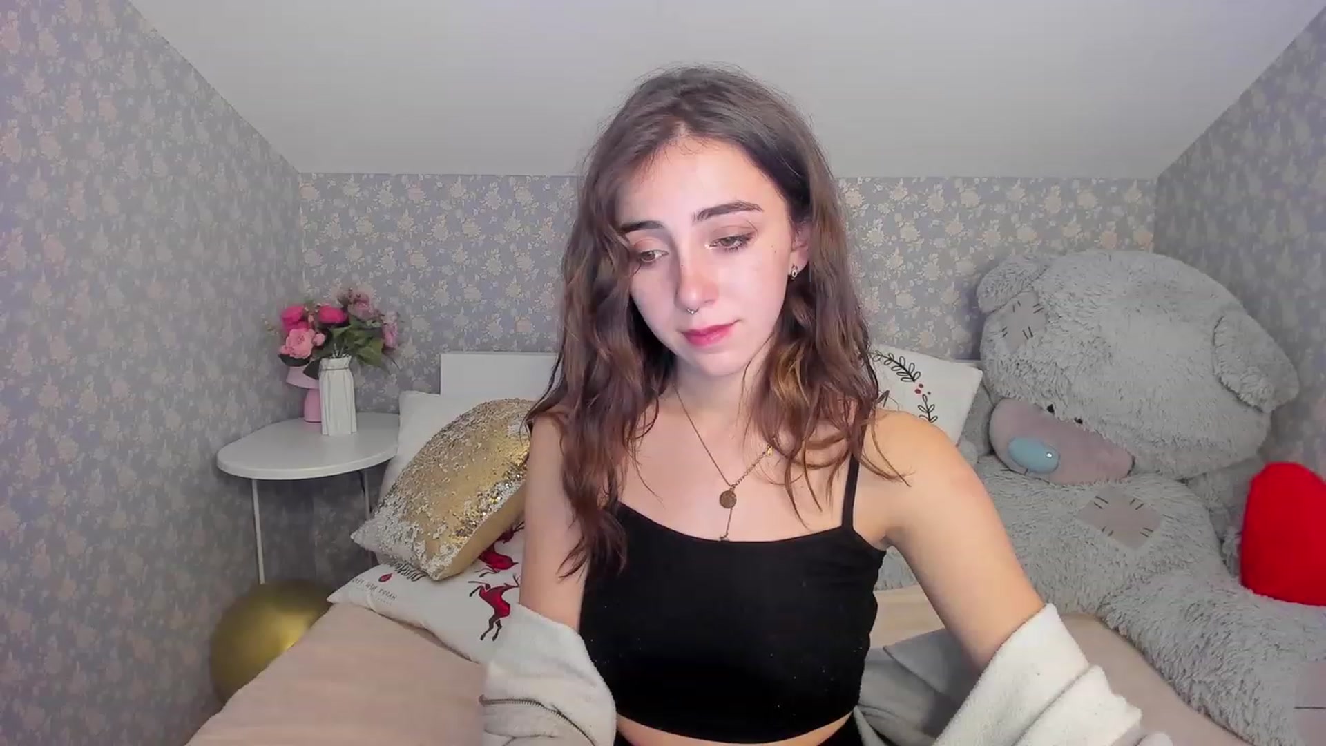 Gallery image thumbnail from ElsaYoung's myfreecams stream on, 12/12/2022, 03:17 image 8 of 20