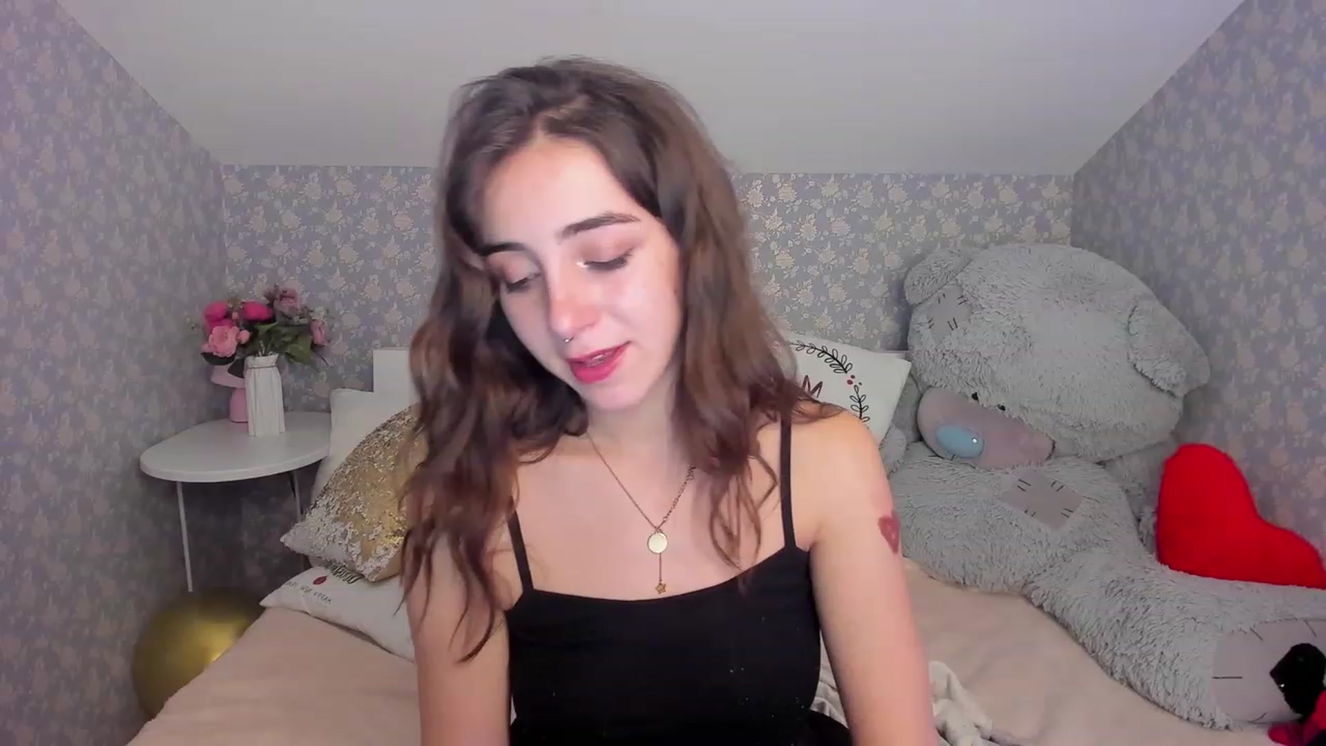 Gallery image thumbnail from ElsaYoung's myfreecams stream on, 12/12/2022, 03:17 image 19 of 20