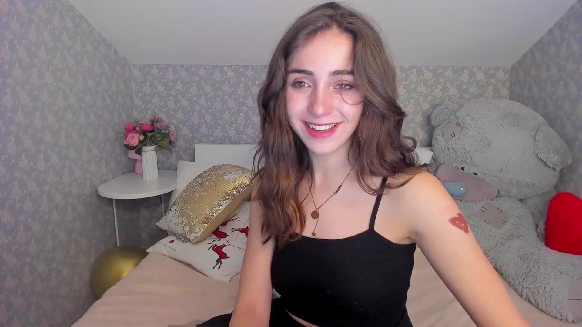 Gallery image thumbnail from ElsaYoung's myfreecams stream on, 12/12/2022, 03:17 image 11 of 20