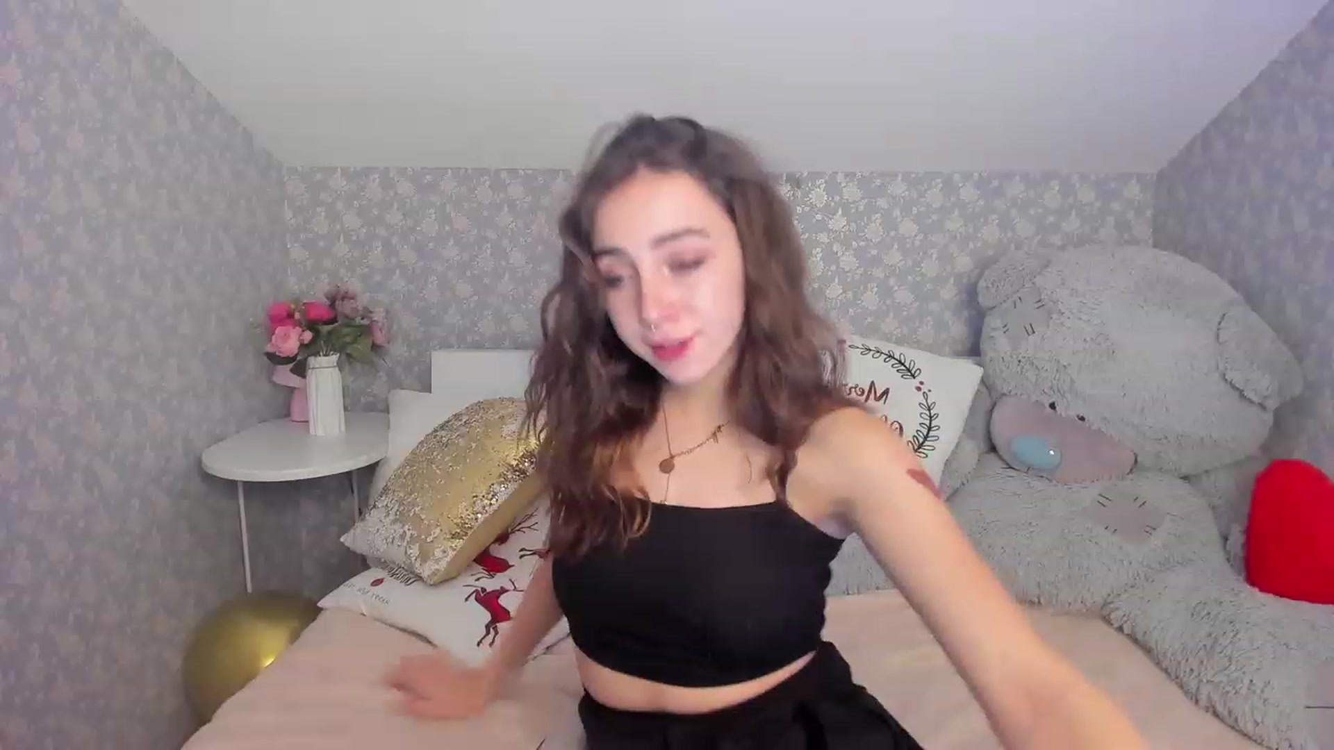 Gallery image thumbnail from ElsaYoung's myfreecams stream on, 12/12/2022, 03:17 image 14 of 20