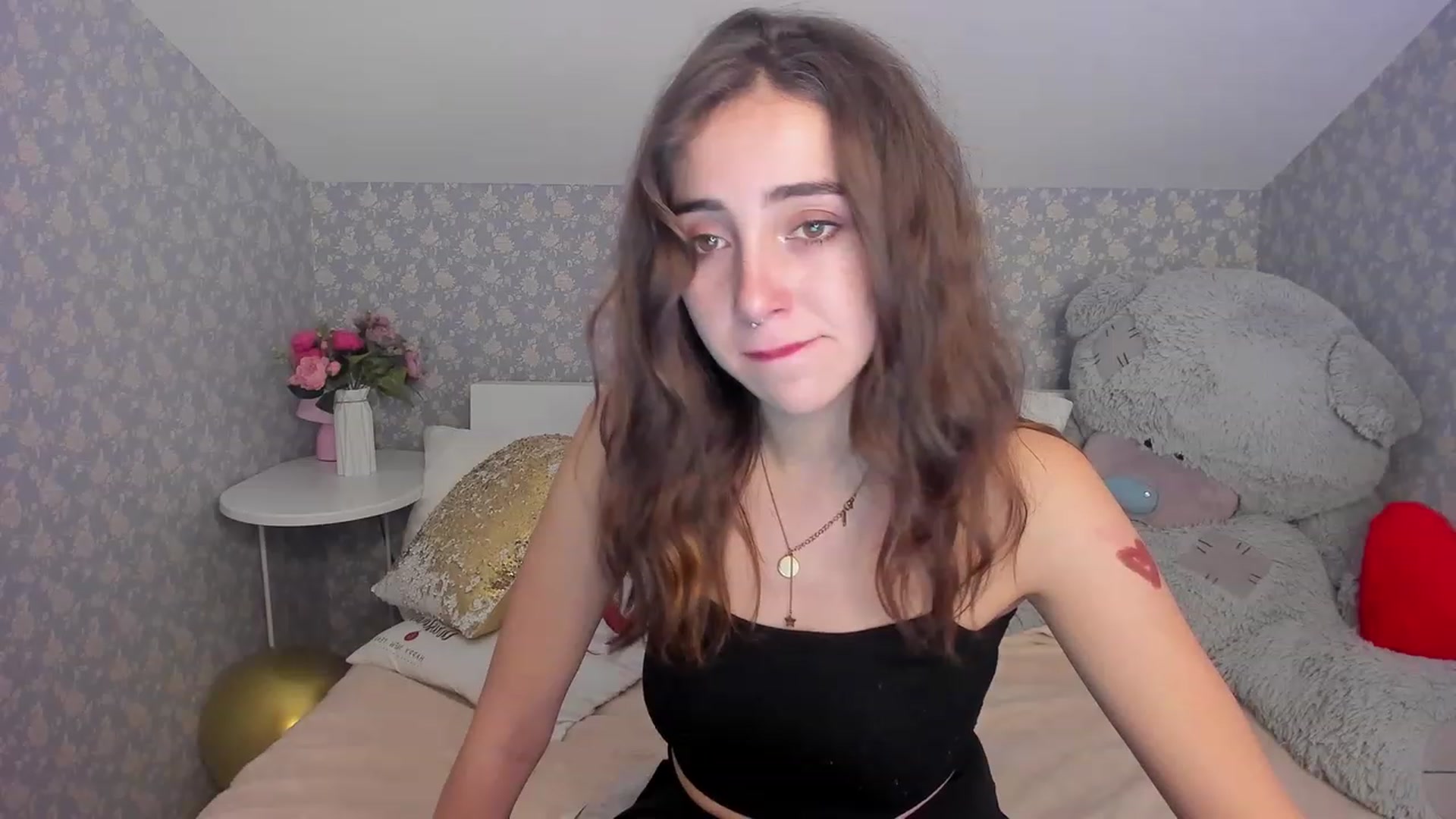 Gallery image thumbnail from ElsaYoung's myfreecams stream on, 12/12/2022, 03:17 image 12 of 20