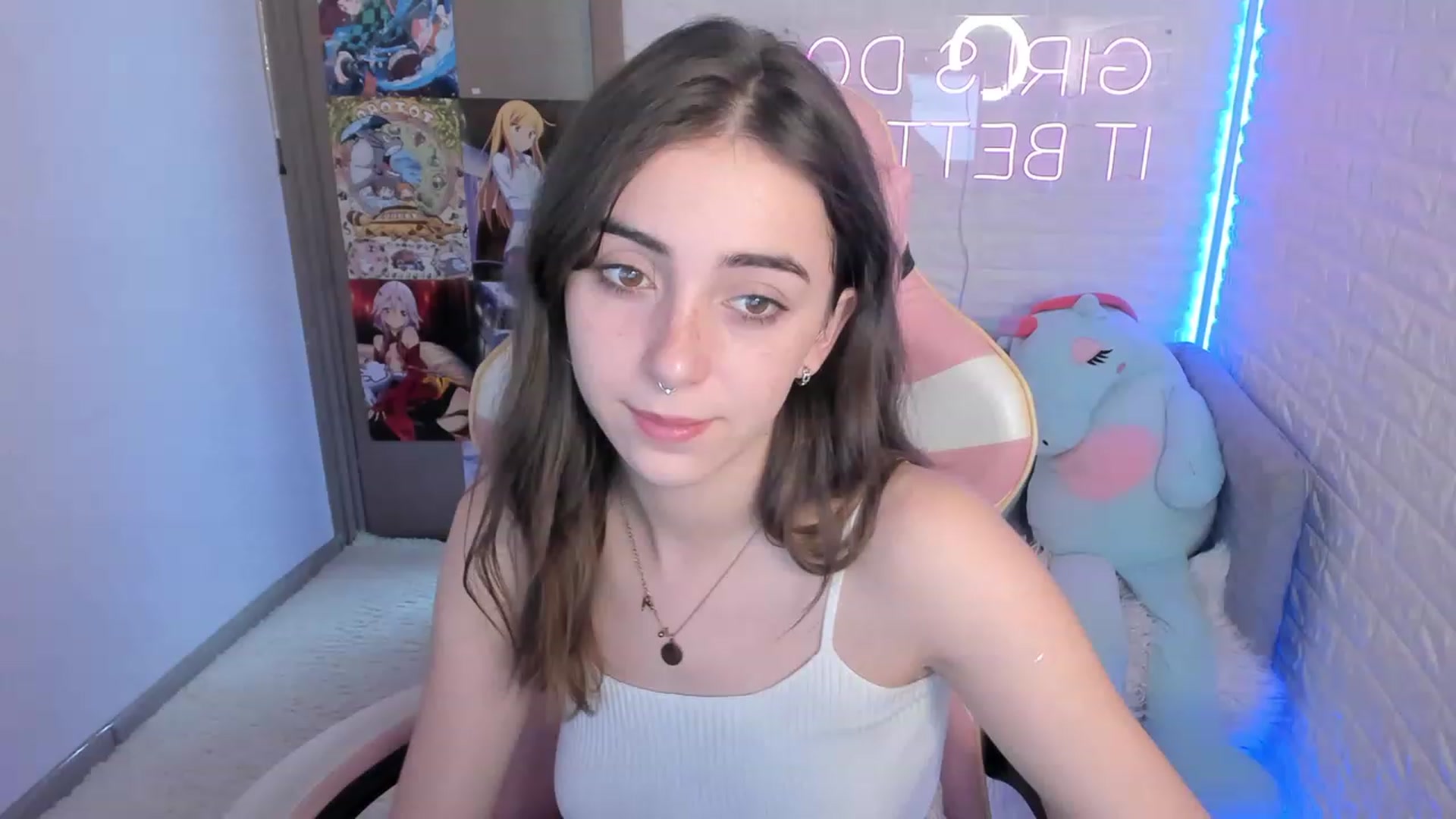 Gallery image thumbnail from ElsaYoung's myfreecams stream on, 12/15/2022, 06:33 image 16 of 20