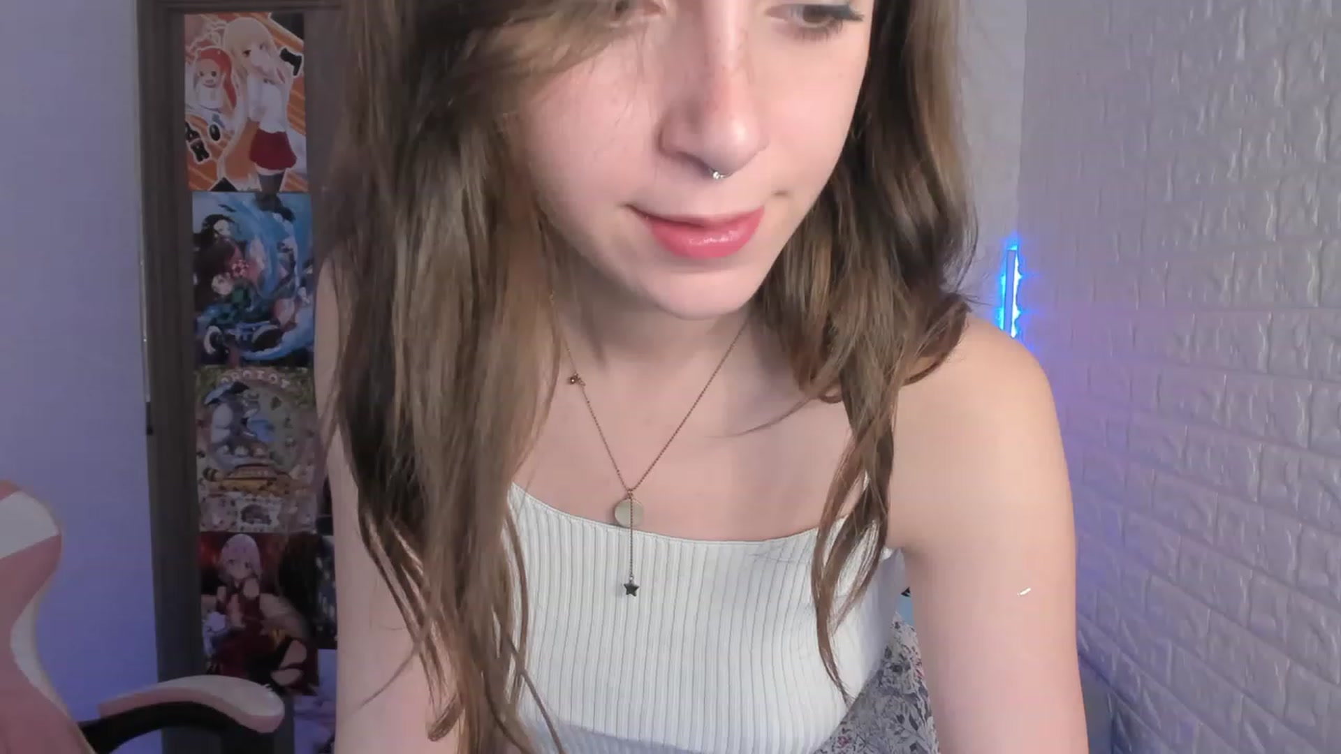 Gallery image thumbnail from ElsaYoung's myfreecams stream on, 12/15/2022, 08:39 image 5 of 20