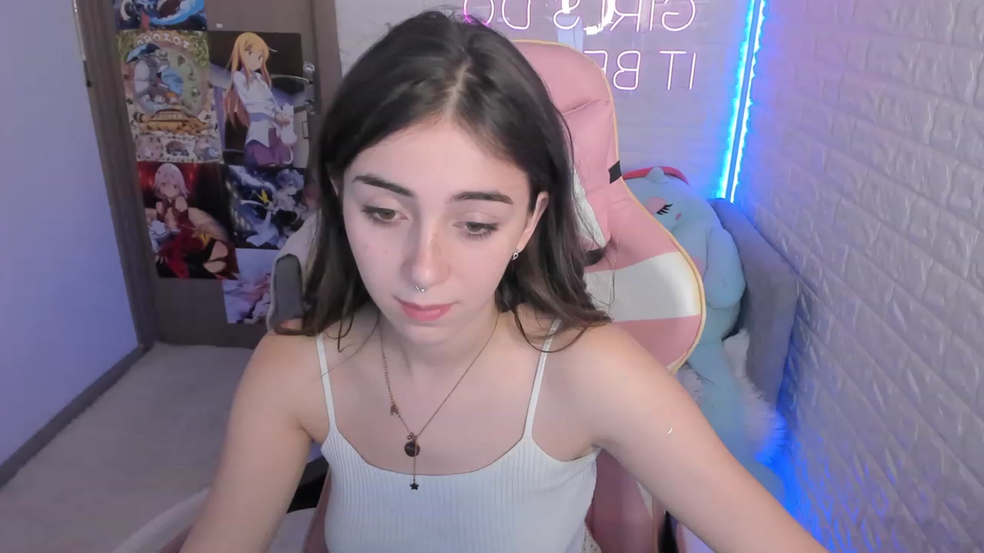 Gallery image thumbnail from ElsaYoung's myfreecams stream on, 12/15/2022, 08:39 image 14 of 20
