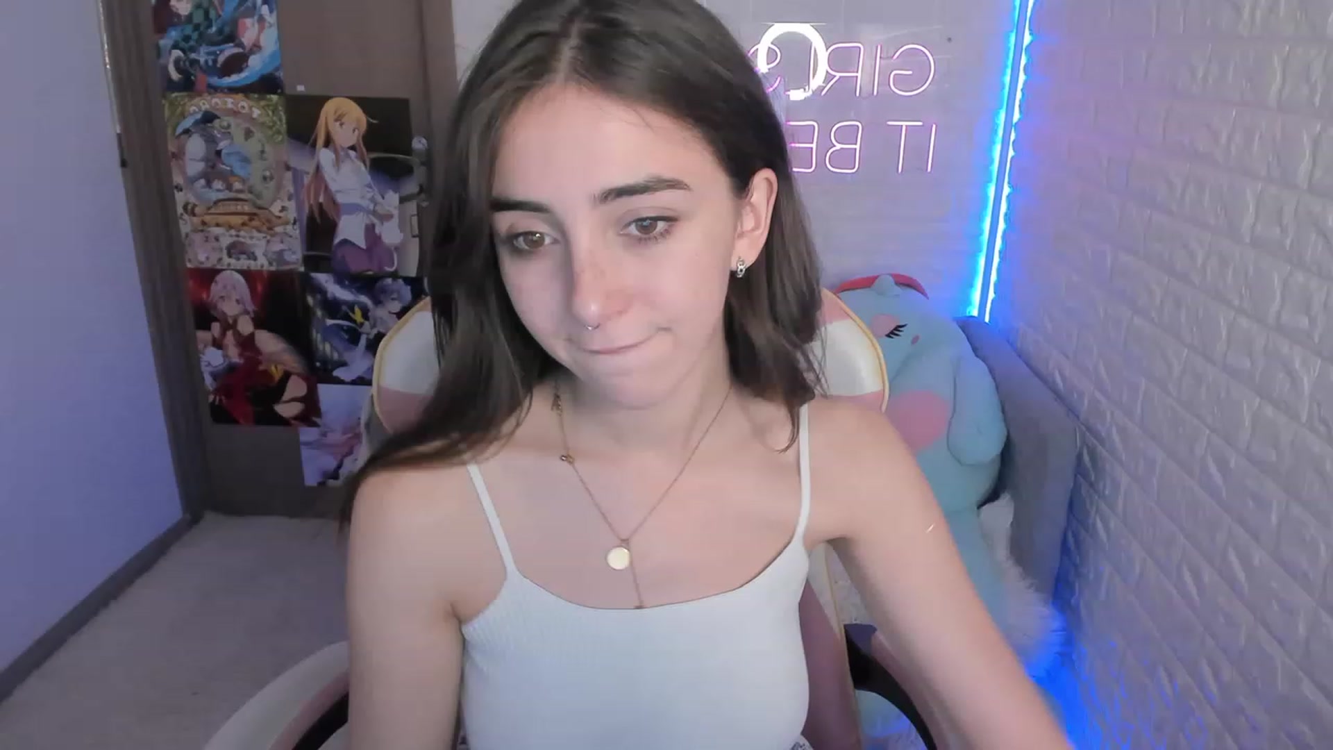 Gallery image thumbnail from ElsaYoung's myfreecams stream on, 12/15/2022, 08:39 image 4 of 20