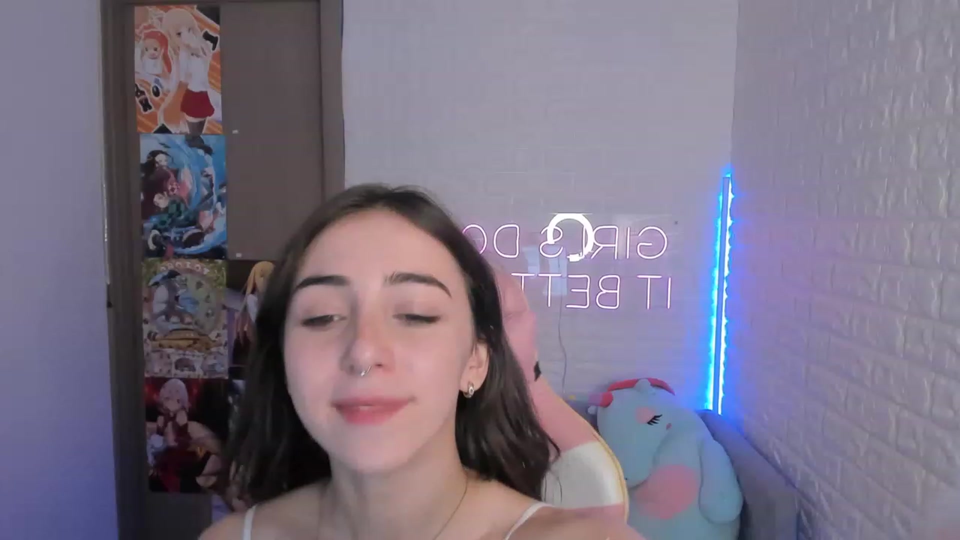 Gallery image thumbnail from ElsaYoung's myfreecams stream on, 12/15/2022, 08:39 image 20 of 20
