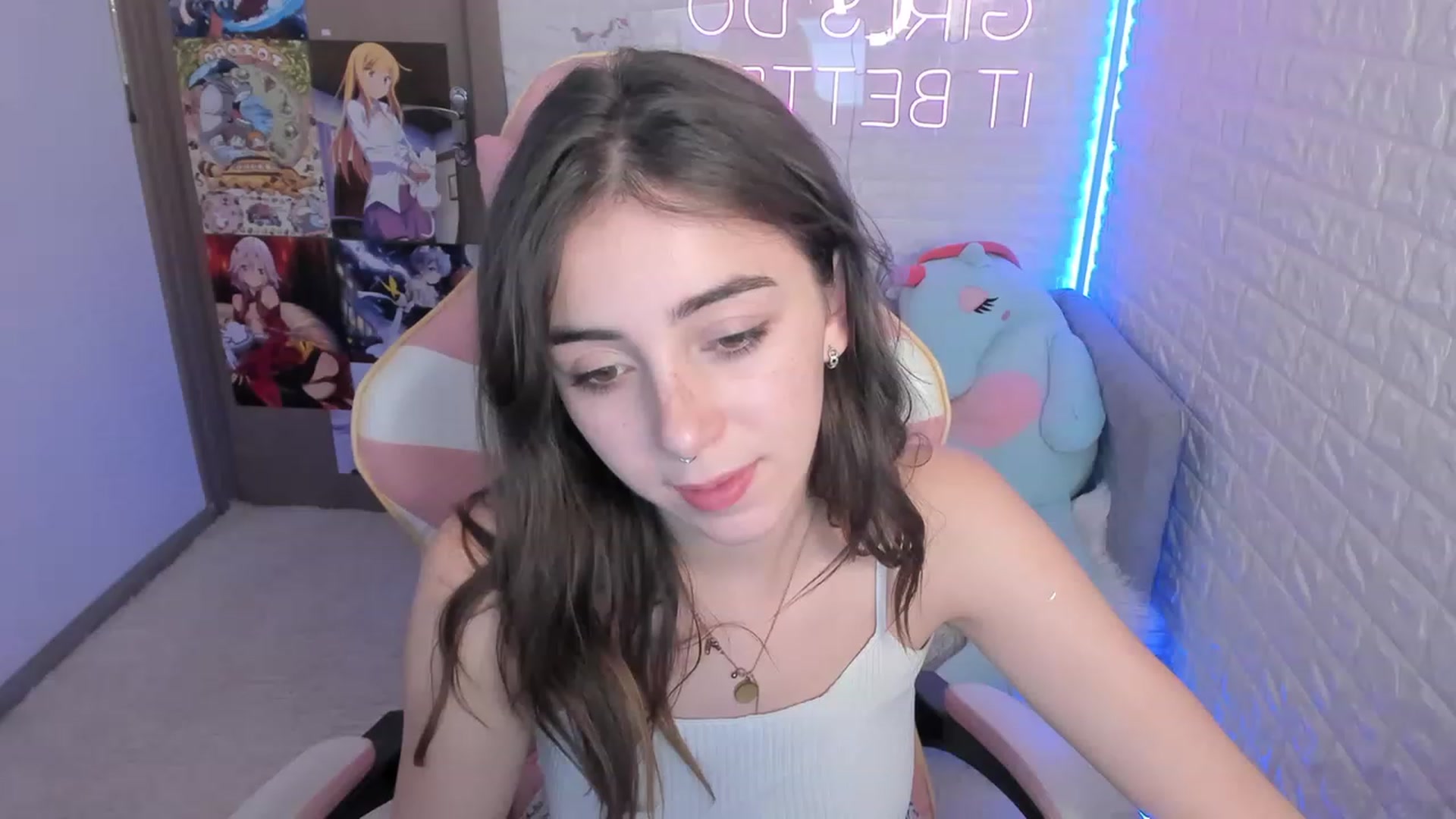 Gallery image thumbnail from ElsaYoung's myfreecams stream on, 12/15/2022, 09:19 image 10 of 20