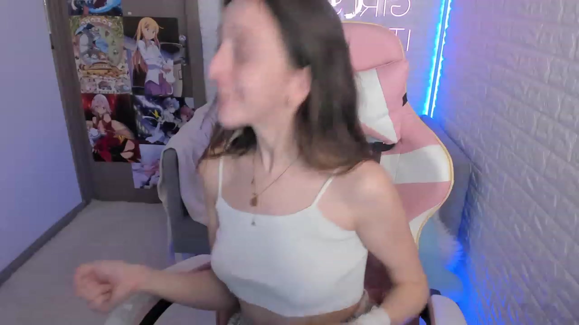 Gallery image thumbnail from ElsaYoung's myfreecams stream on, 12/15/2022, 09:19 image 5 of 20