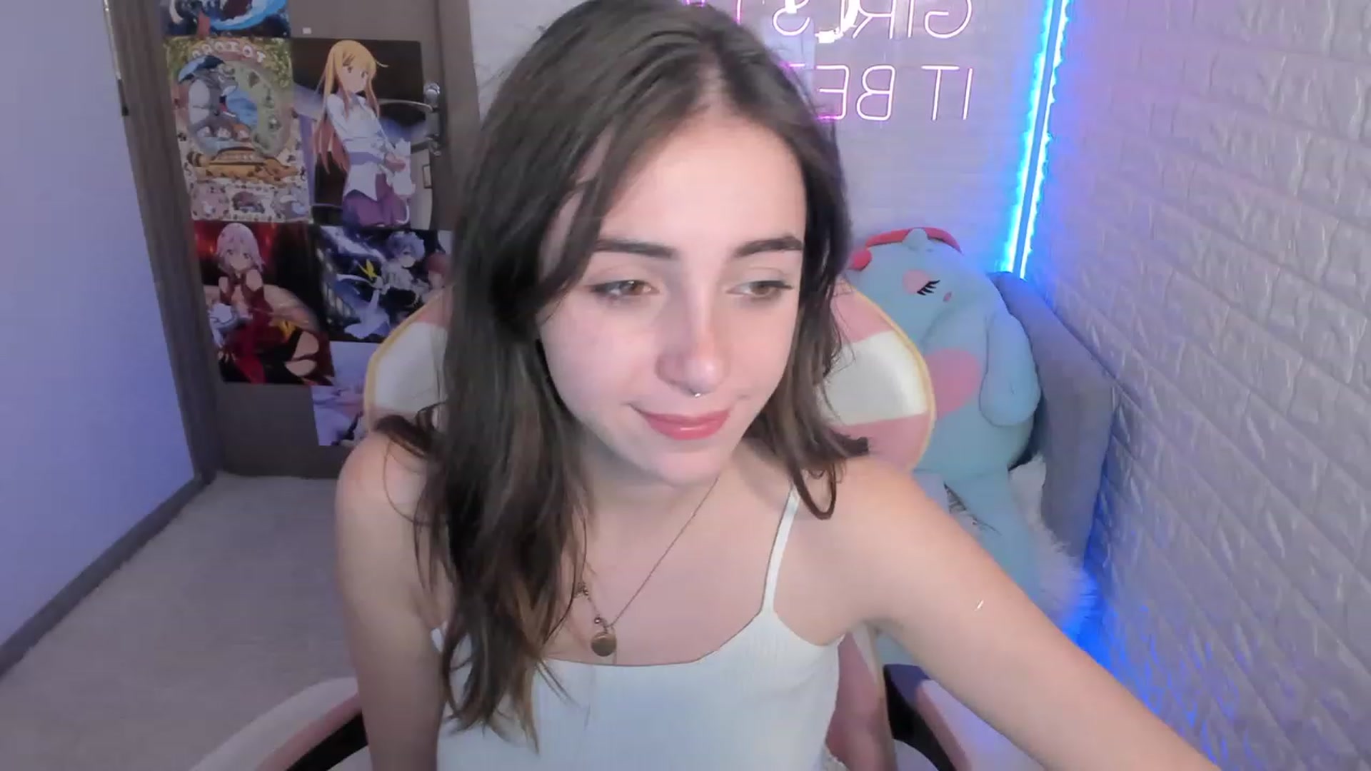 Gallery image thumbnail from ElsaYoung's myfreecams stream on, 12/15/2022, 09:19 image 11 of 20