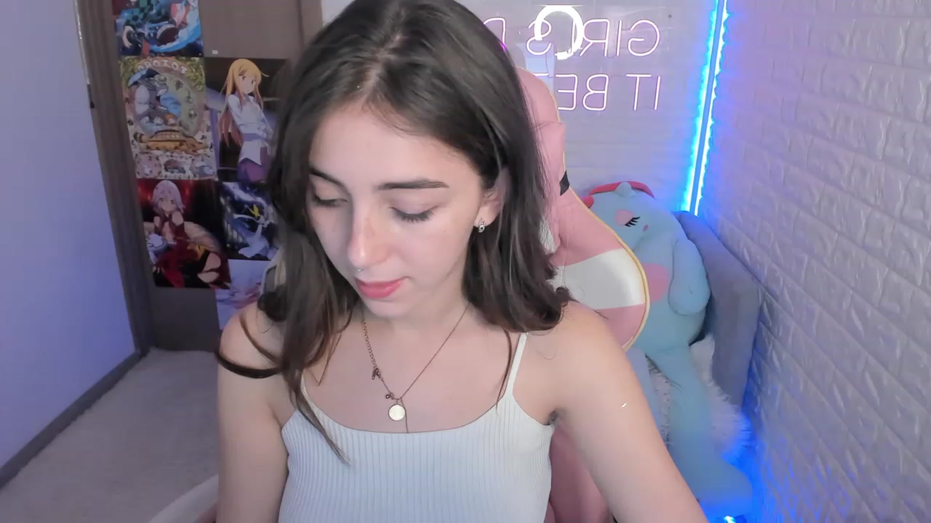Gallery image thumbnail from ElsaYoung's myfreecams stream on, 12/15/2022, 09:19 image 17 of 20