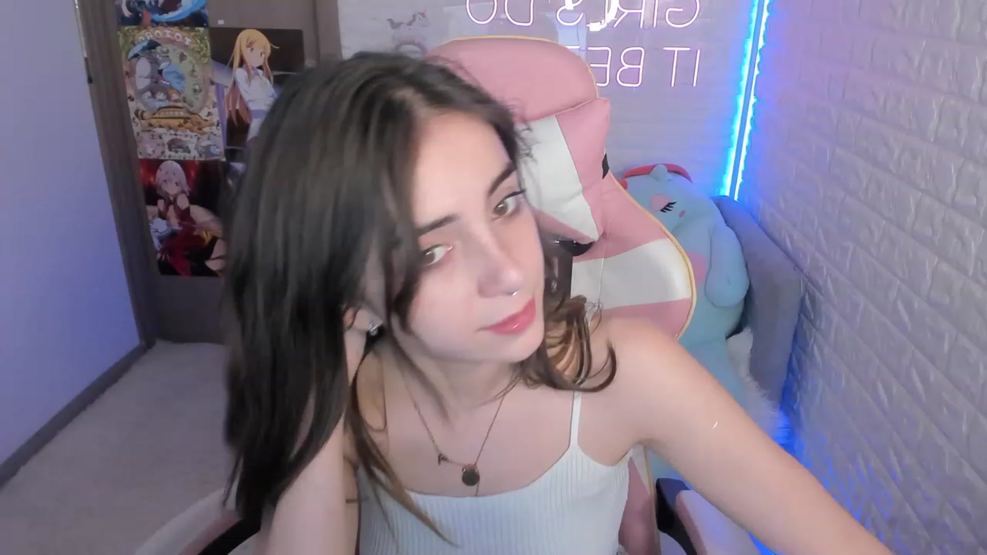 Gallery image thumbnail from ElsaYoung's myfreecams stream on, 12/15/2022, 09:19 image 9 of 20