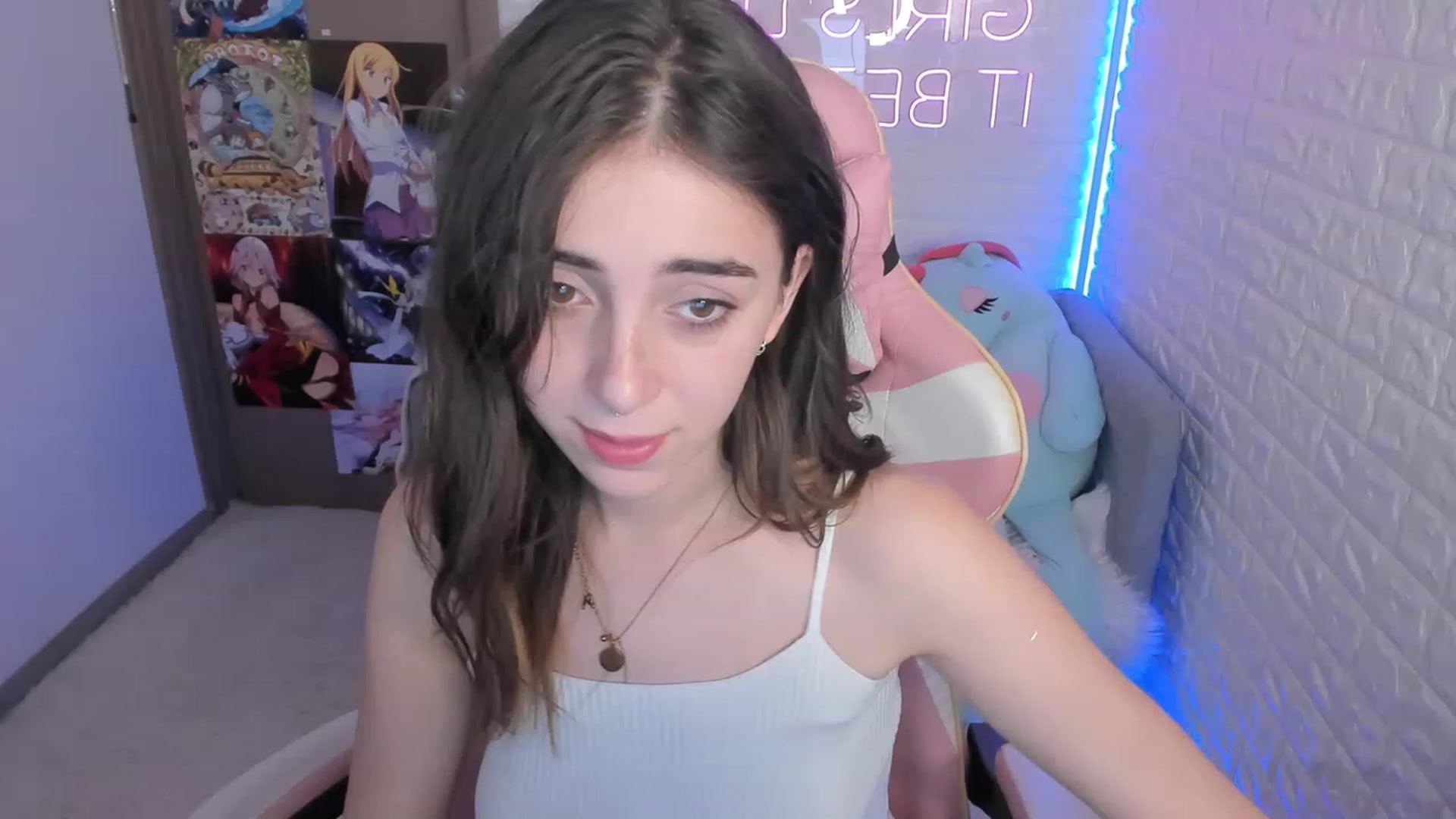 Gallery image thumbnail from ElsaYoung's myfreecams stream on, 12/15/2022, 09:19 image 12 of 20