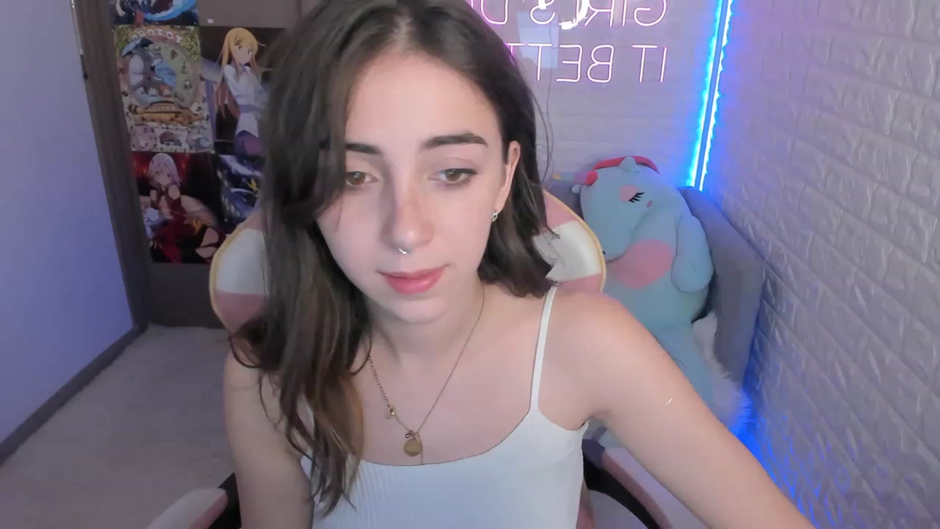 Gallery image thumbnail from ElsaYoung's myfreecams stream on, 12/15/2022, 09:19 image 14 of 20