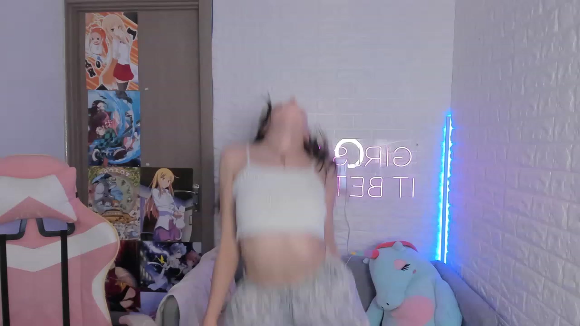 Gallery image thumbnail from ElsaYoung's myfreecams stream on, 12/15/2022, 10:06 image 14 of 20
