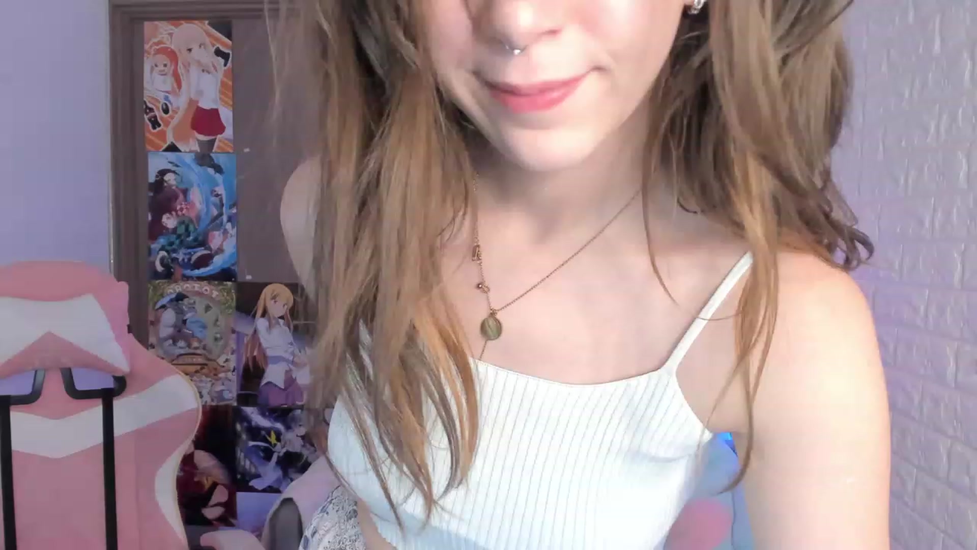 Gallery image thumbnail from ElsaYoung's myfreecams stream on, 12/15/2022, 10:06 image 12 of 20