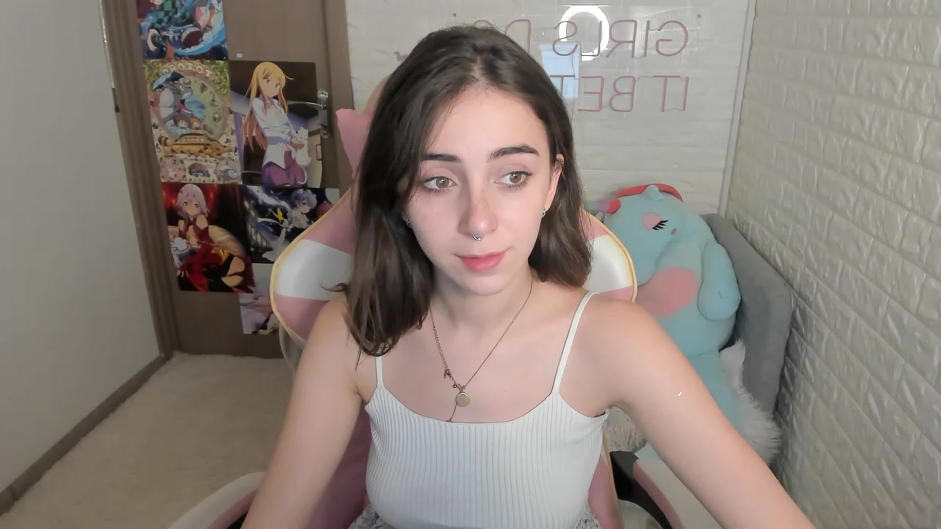 Gallery image thumbnail from ElsaYoung's myfreecams stream on, 12/15/2022, 10:29 image 8 of 20
