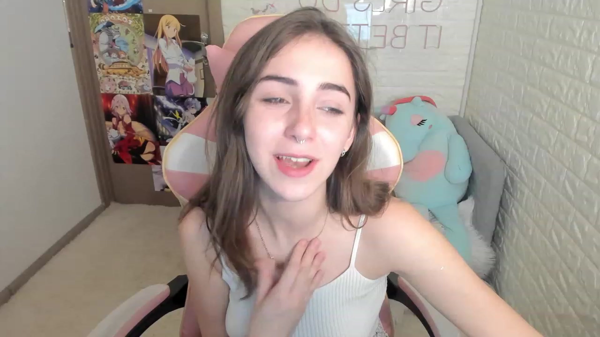 Gallery image thumbnail from ElsaYoung's myfreecams stream on, 12/15/2022, 10:29 image 15 of 20