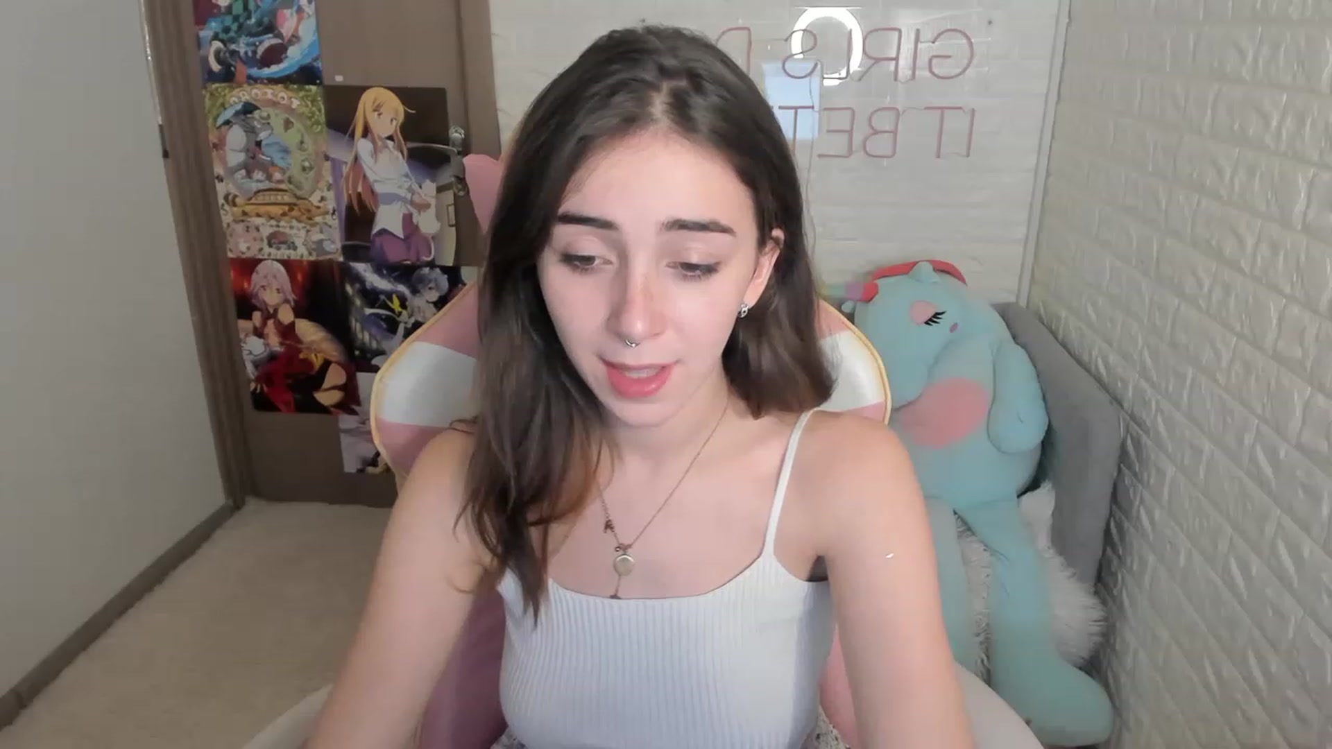 Gallery image thumbnail from ElsaYoung's myfreecams stream on, 12/15/2022, 10:29 image 9 of 20