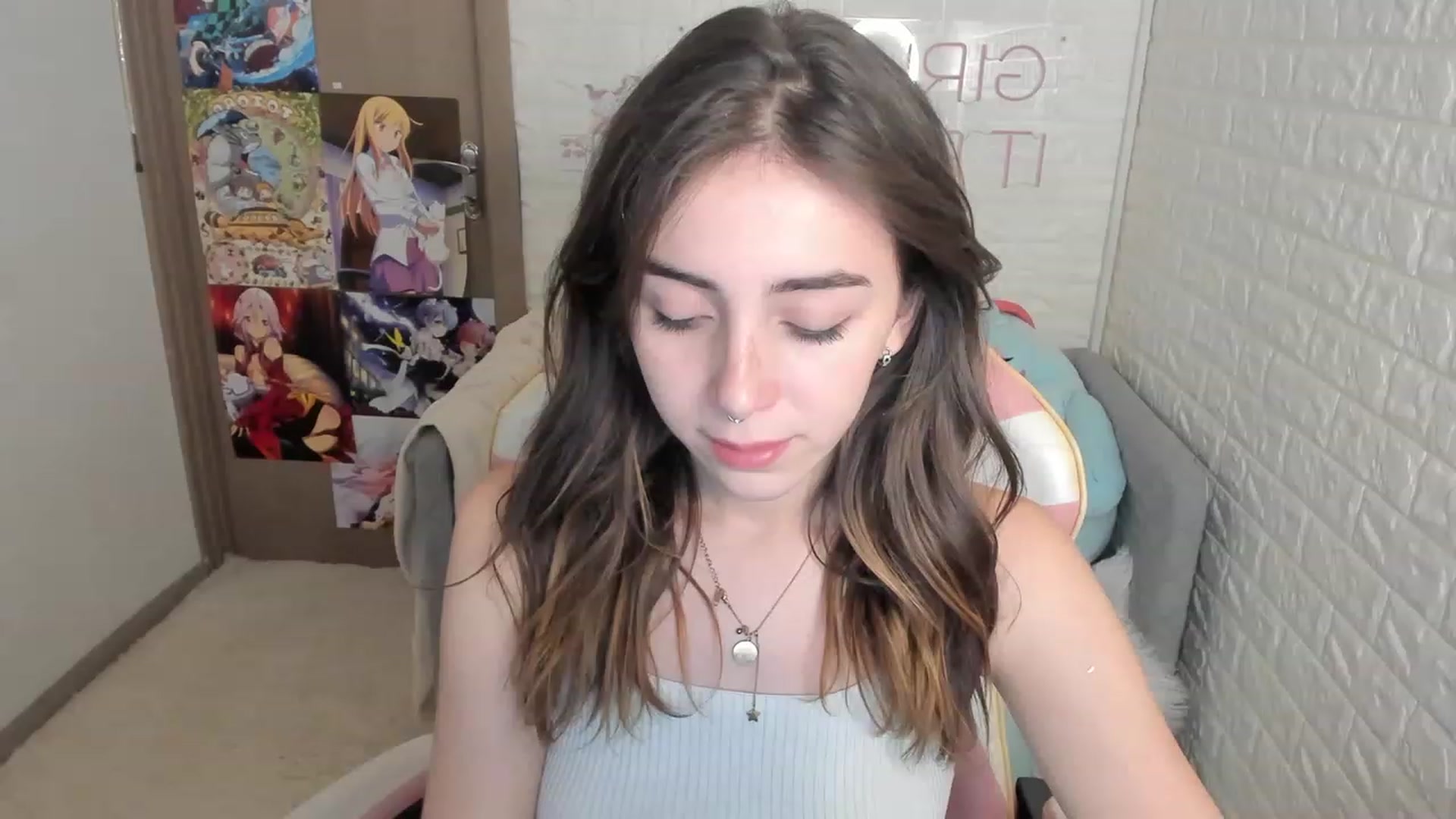 Gallery image thumbnail from ElsaYoung's myfreecams stream on, 12/15/2022, 10:29 image 1 of 20