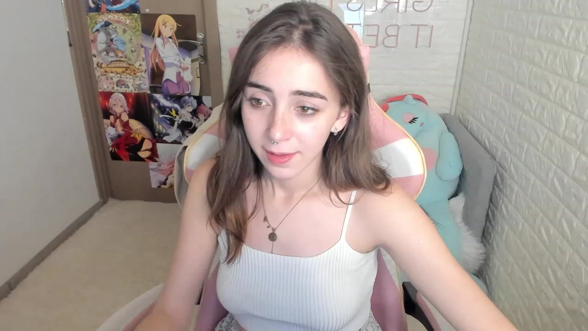 Gallery image thumbnail from ElsaYoung's myfreecams stream on, 12/15/2022, 10:29 image 17 of 20
