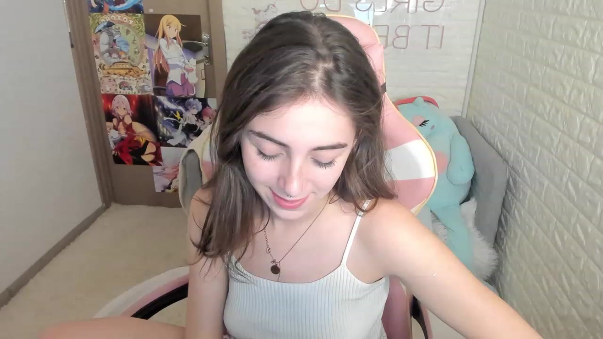 Gallery image thumbnail from ElsaYoung's myfreecams stream on, 12/15/2022, 10:29 image 13 of 20